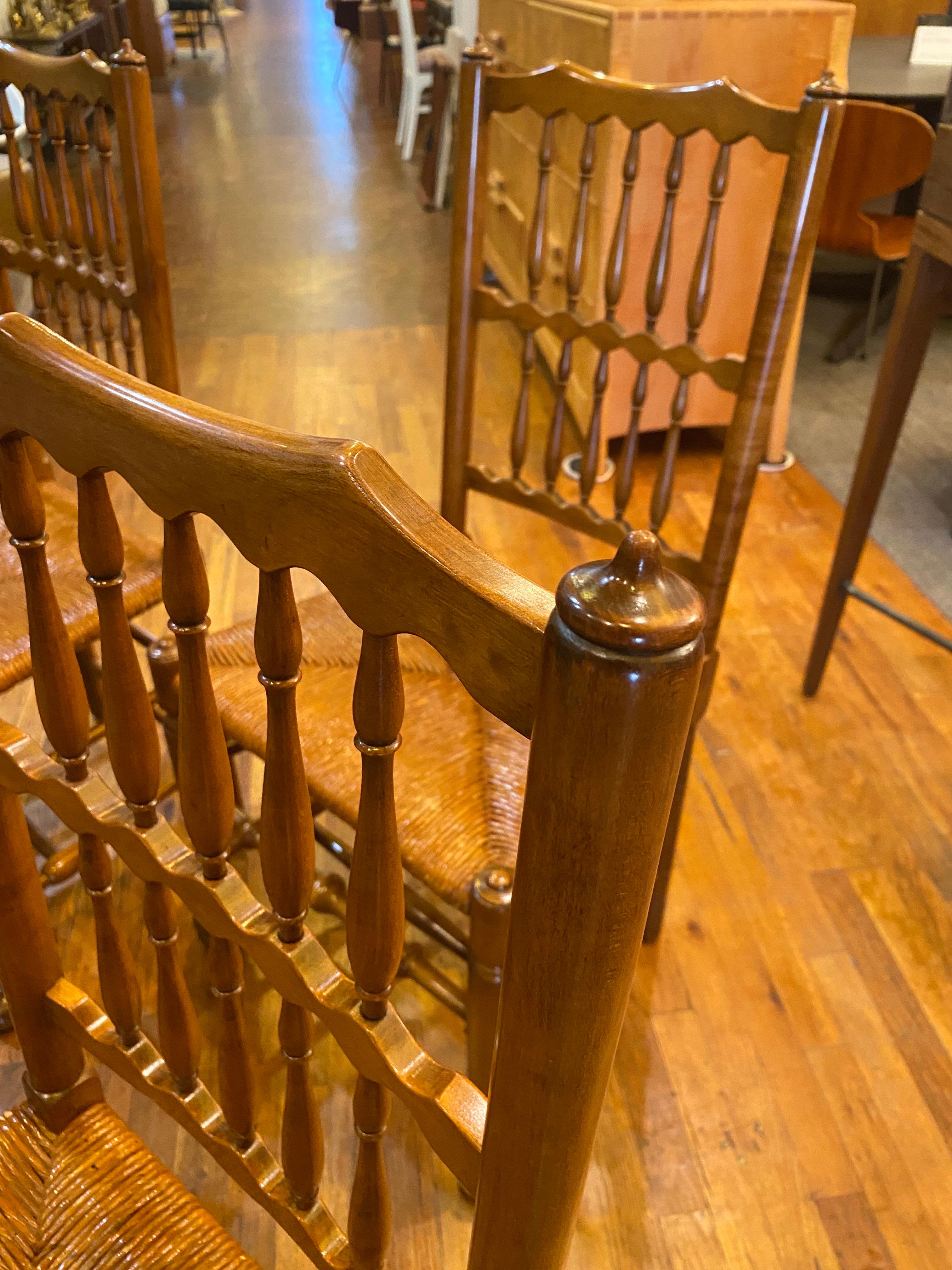 Mid Century Stickley Fayetteville Rush Sitz Leiter zurück Stühle (Binse) im Angebot