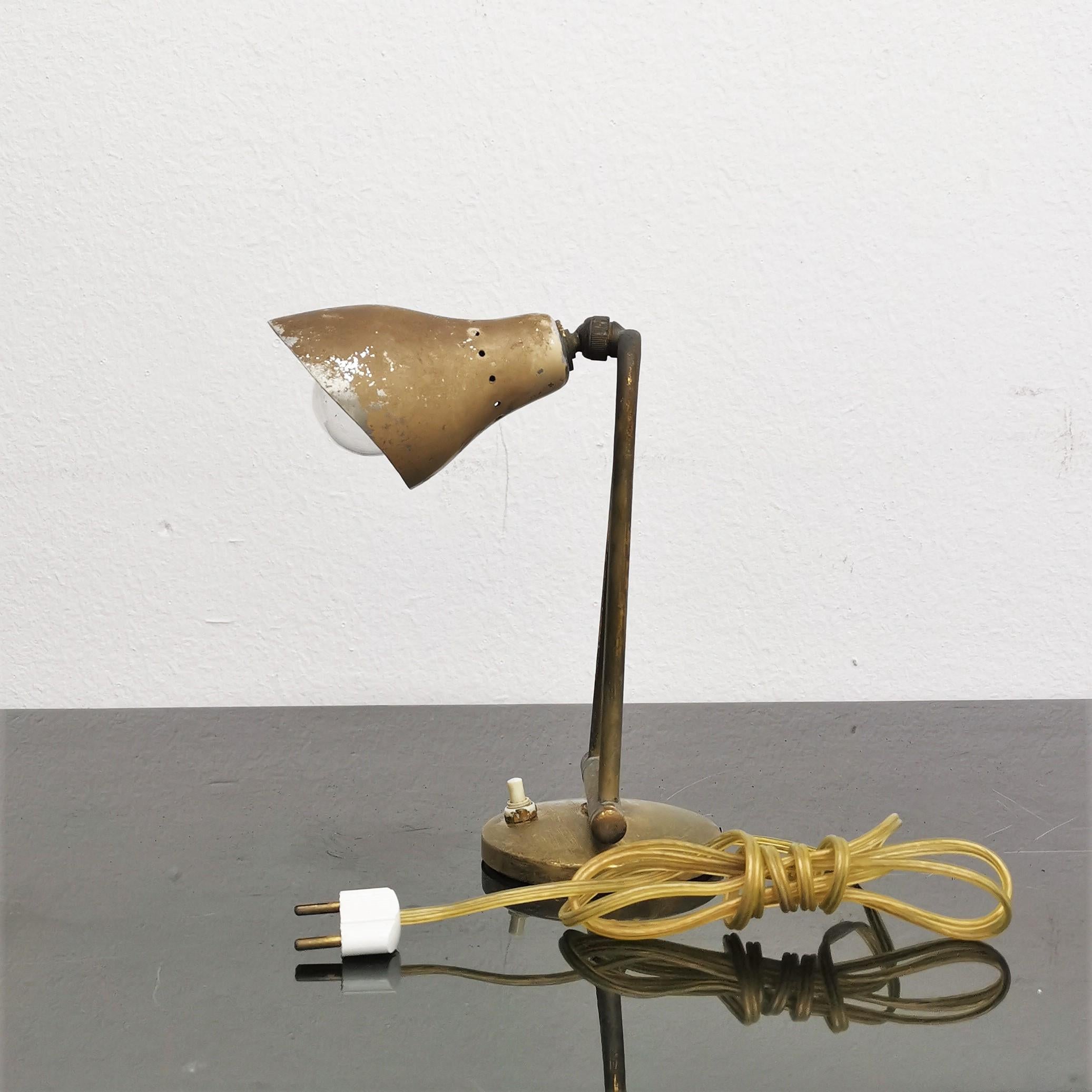 Mid-Century Modern Lampe de bureau réglable Stilnovo en laiton du milieu du siècle dernier, années 50, Italie en vente