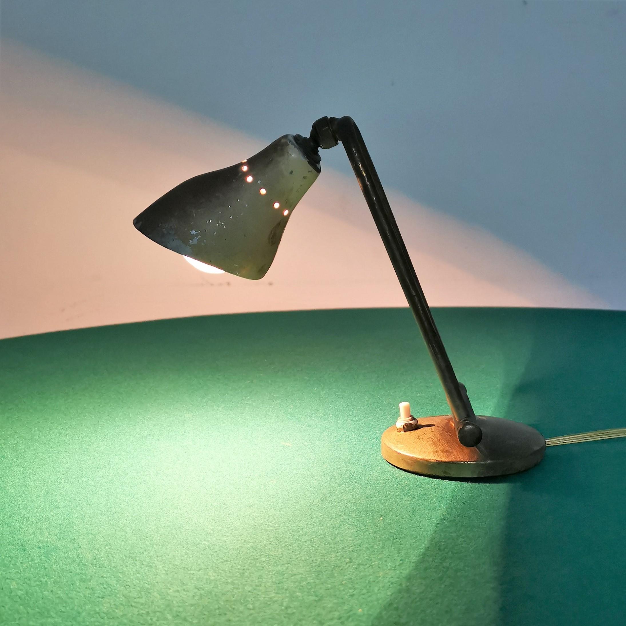 Stilnovo verstellbare Messing-Tischlampe, 50er Jahre, Italien (Mitte des 20. Jahrhunderts) im Angebot