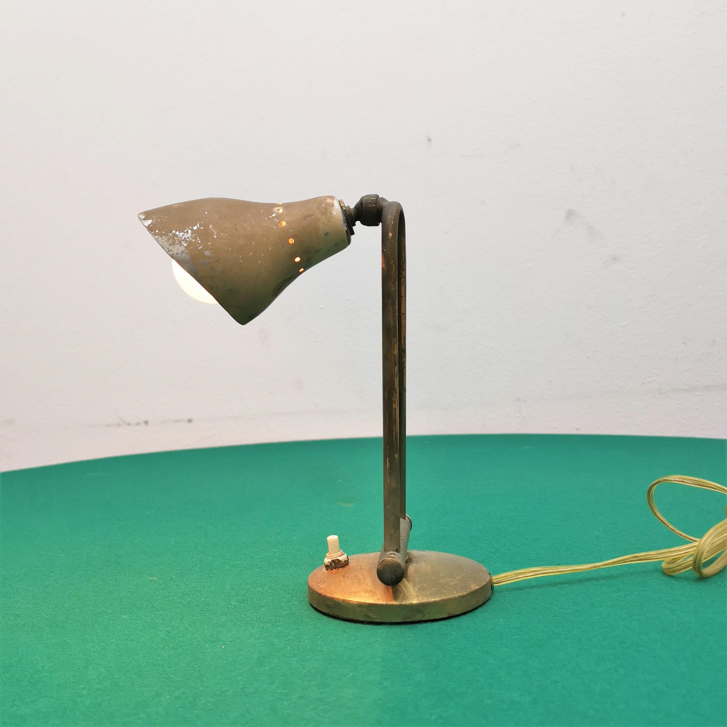 Laiton Lampe de bureau réglable Stilnovo en laiton du milieu du siècle dernier, années 50, Italie en vente