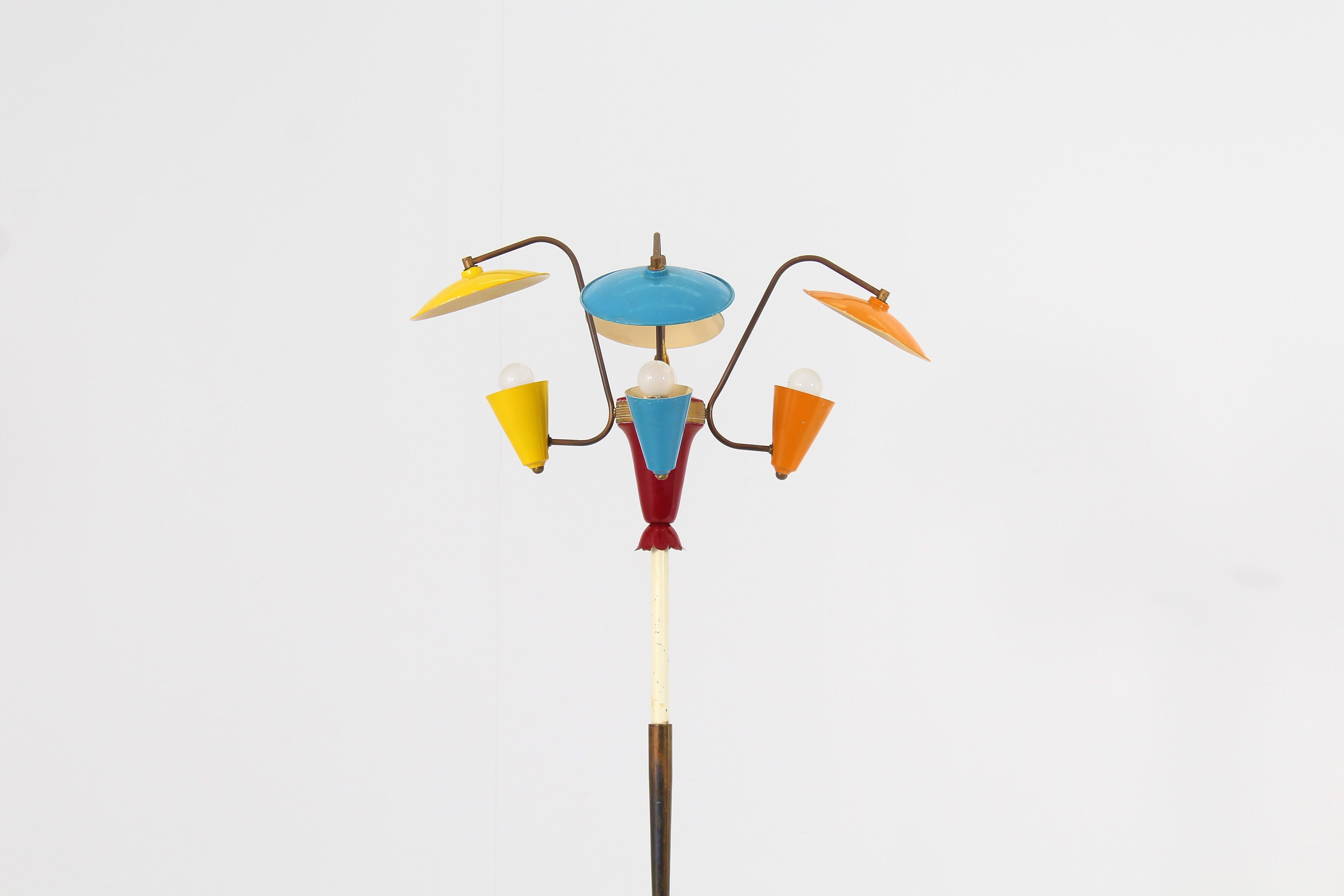 Mid-Century Stilnovo Brass and Colored Lacquered Metal Floor Lamp, Italy 50s In Good Condition In Palermo, IT