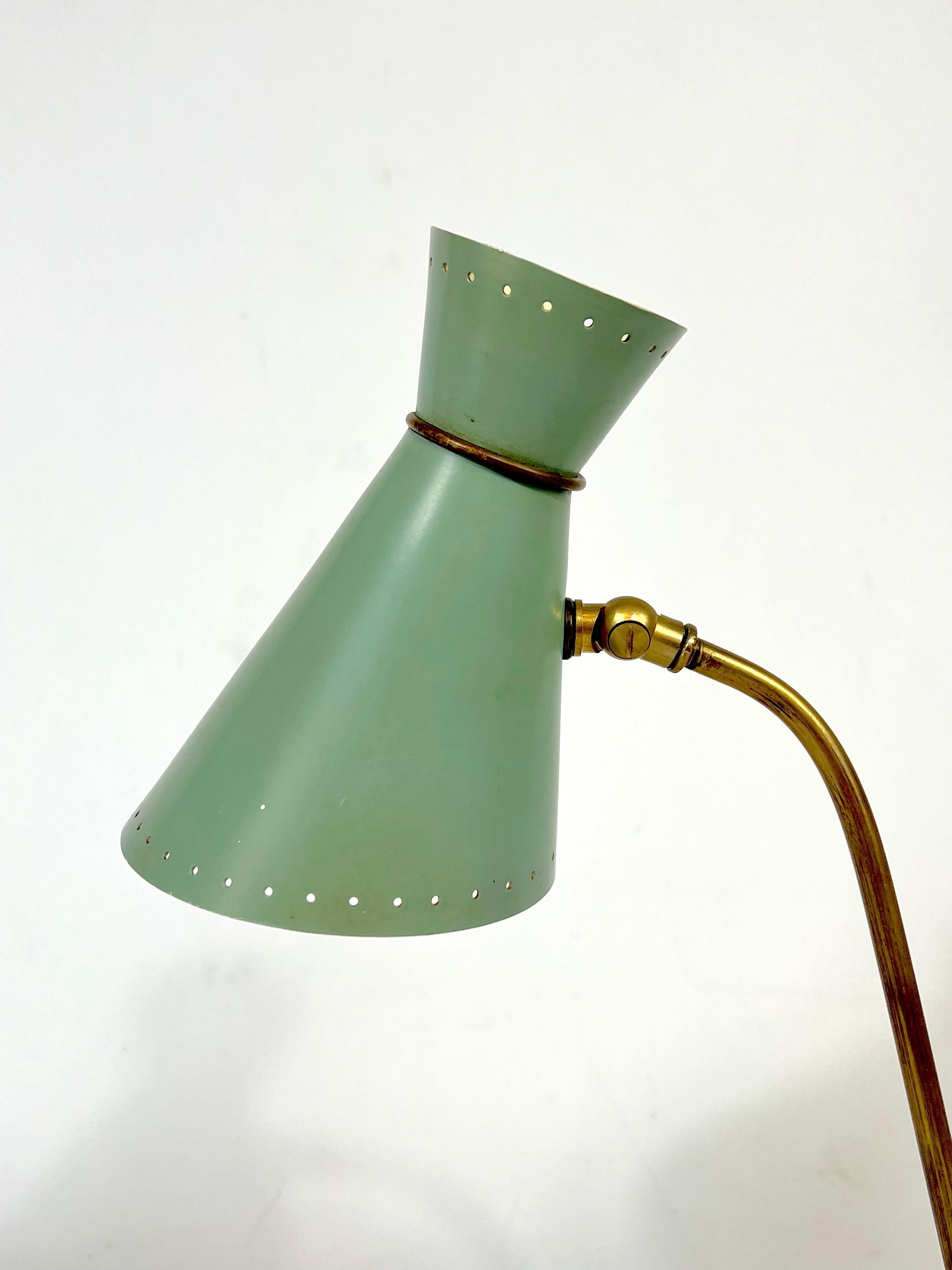 italien Lampe de table ou applique orientable en laiton Stilnovo des années 50 en vente