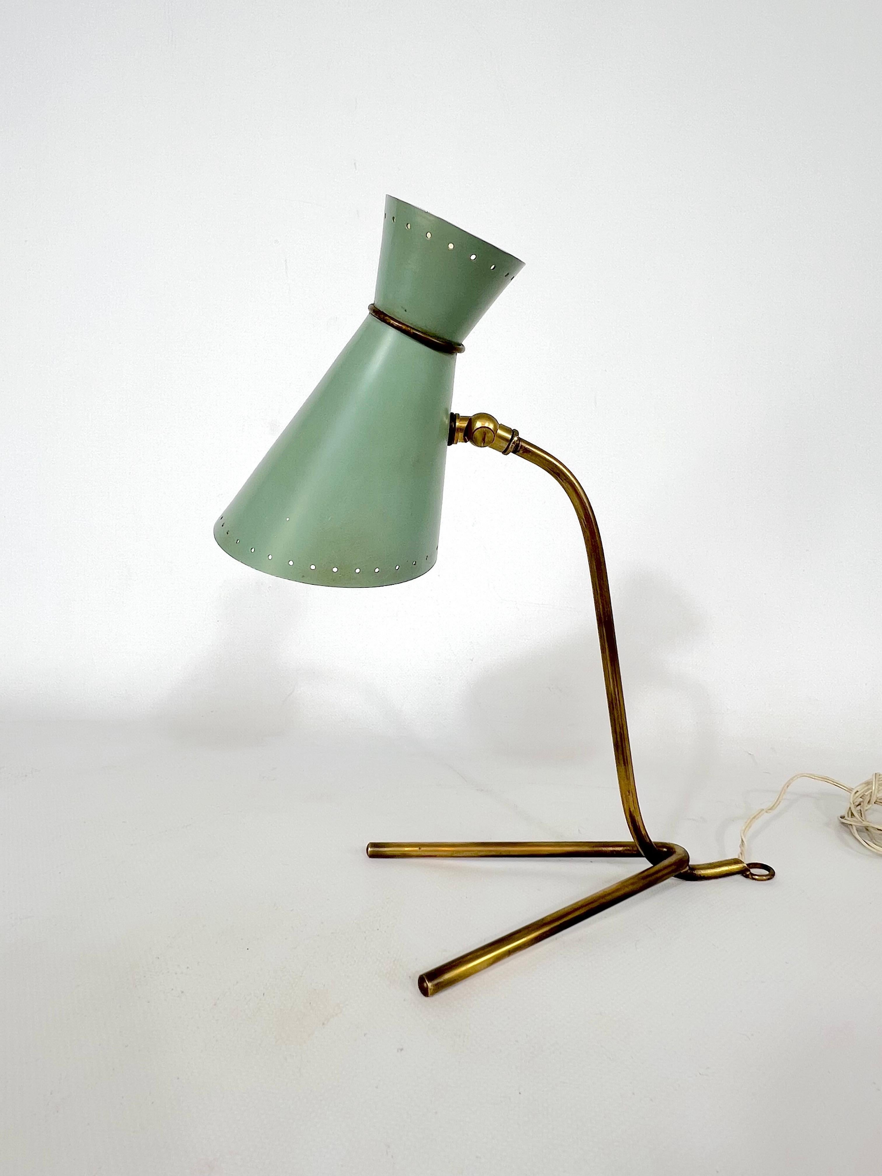 Mid-Century Stilnovo Brass Orientable Table or Wall Lamp from 50s In Good Condition For Sale In Catania, CT