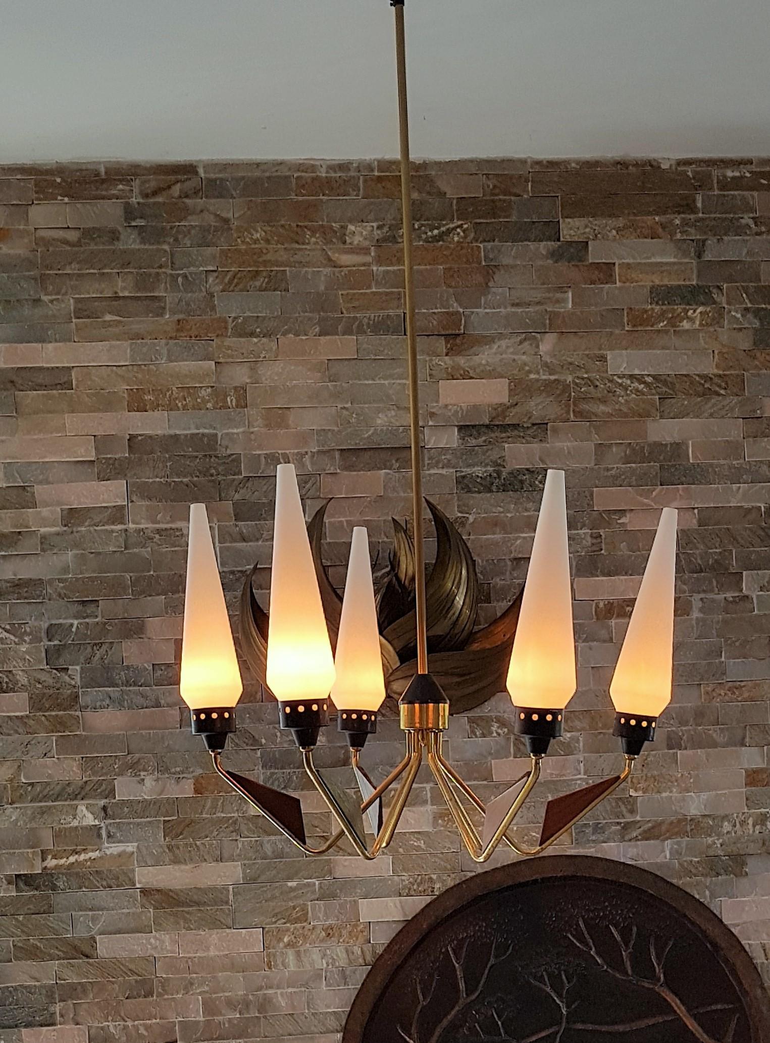 Mid-Century Modern Mid-Century Stilnovo Chandelier, Brass and Teak, Italy 1950s For Sale