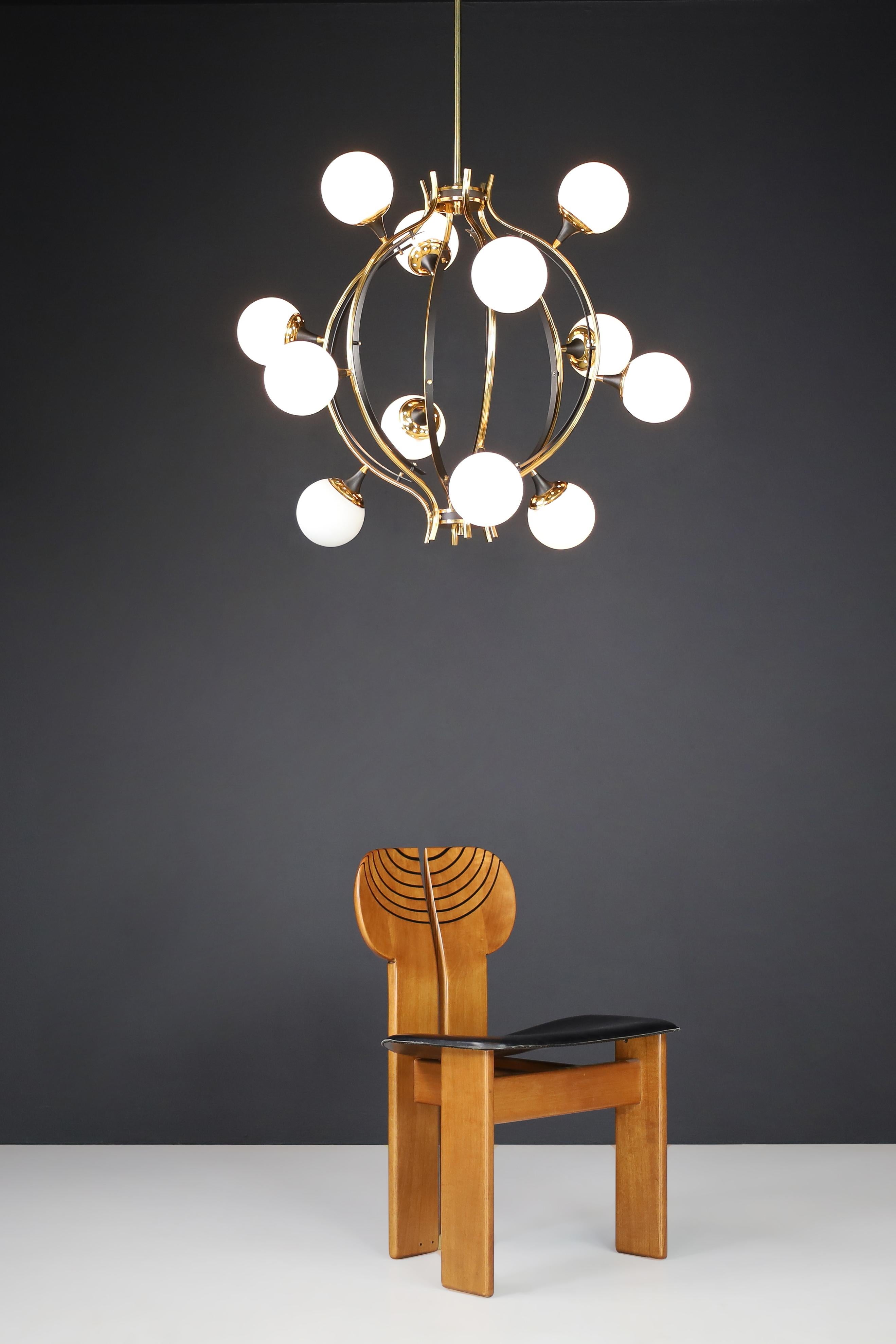 Midcentury Stilnovo Chandelier in Brass and 12 Opaline Globes, Italy 1950s For Sale 9