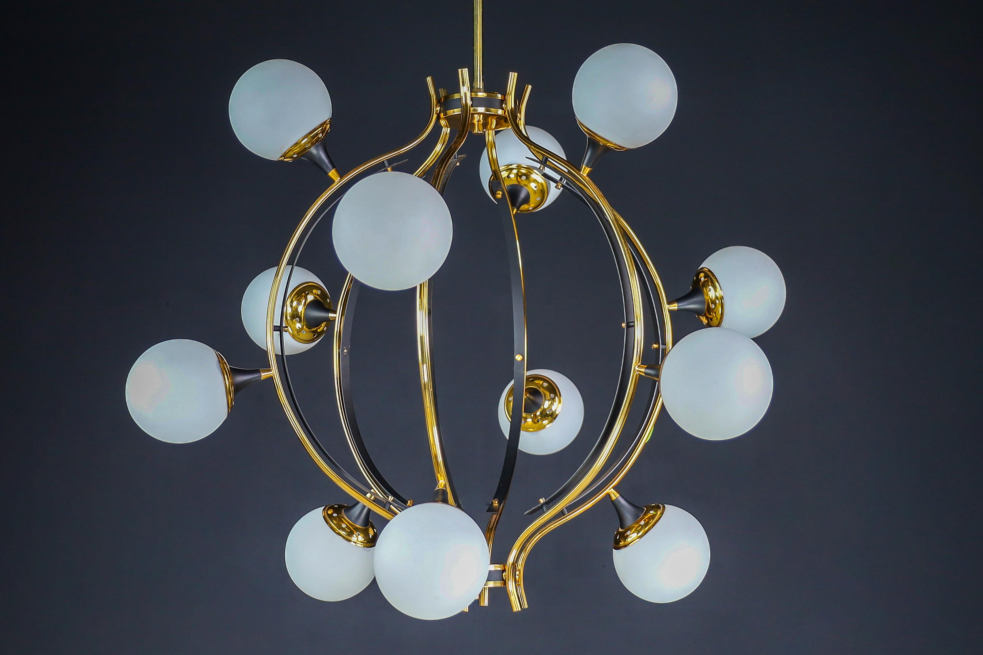 Mid-Century Stilnovo Chandelier in Brass and 12 opaline globes, Italy 1950s

This midcentury Italian brass chandelier by Stilnovo features 12 handblown opaline glass globes of exceptional quality. The soft globes diffuse light beautifully,