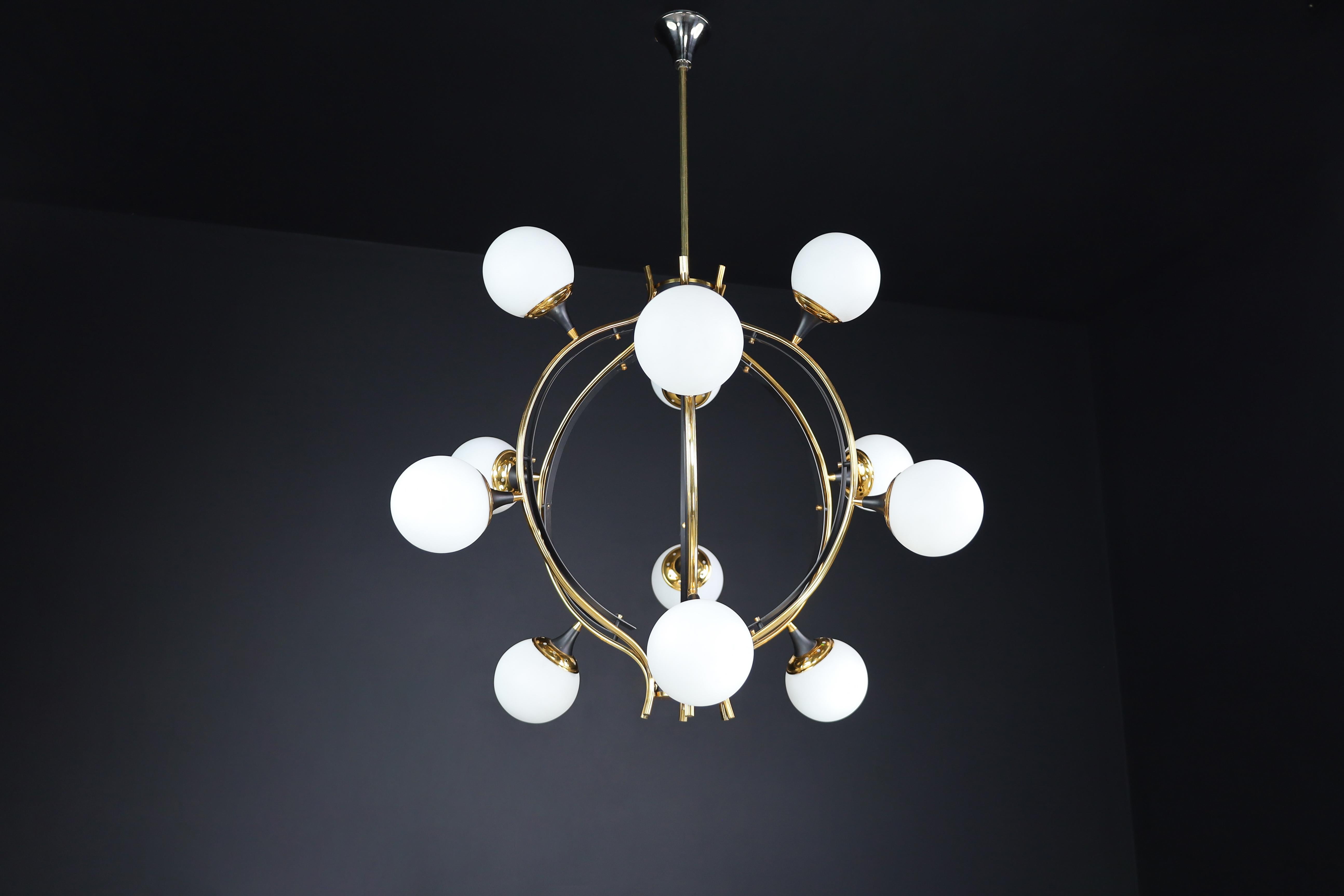 20th Century Midcentury Stilnovo Chandelier in Brass and 12 Opaline Globes, Italy 1950s For Sale