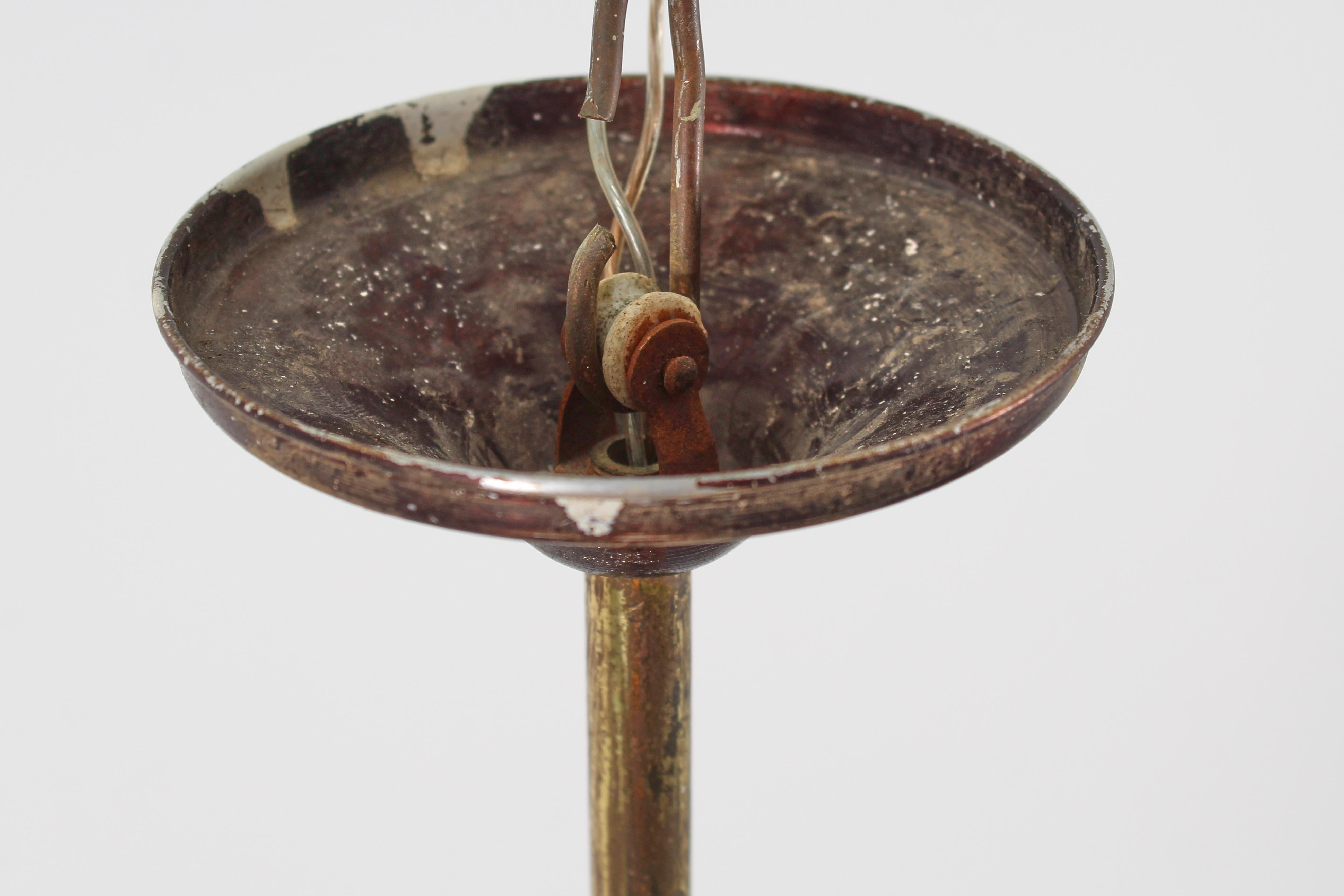 Lampadario in ottone e vetro opalino in stile Stilnovo di metà secolo, anni '50, Italia in vendita 6