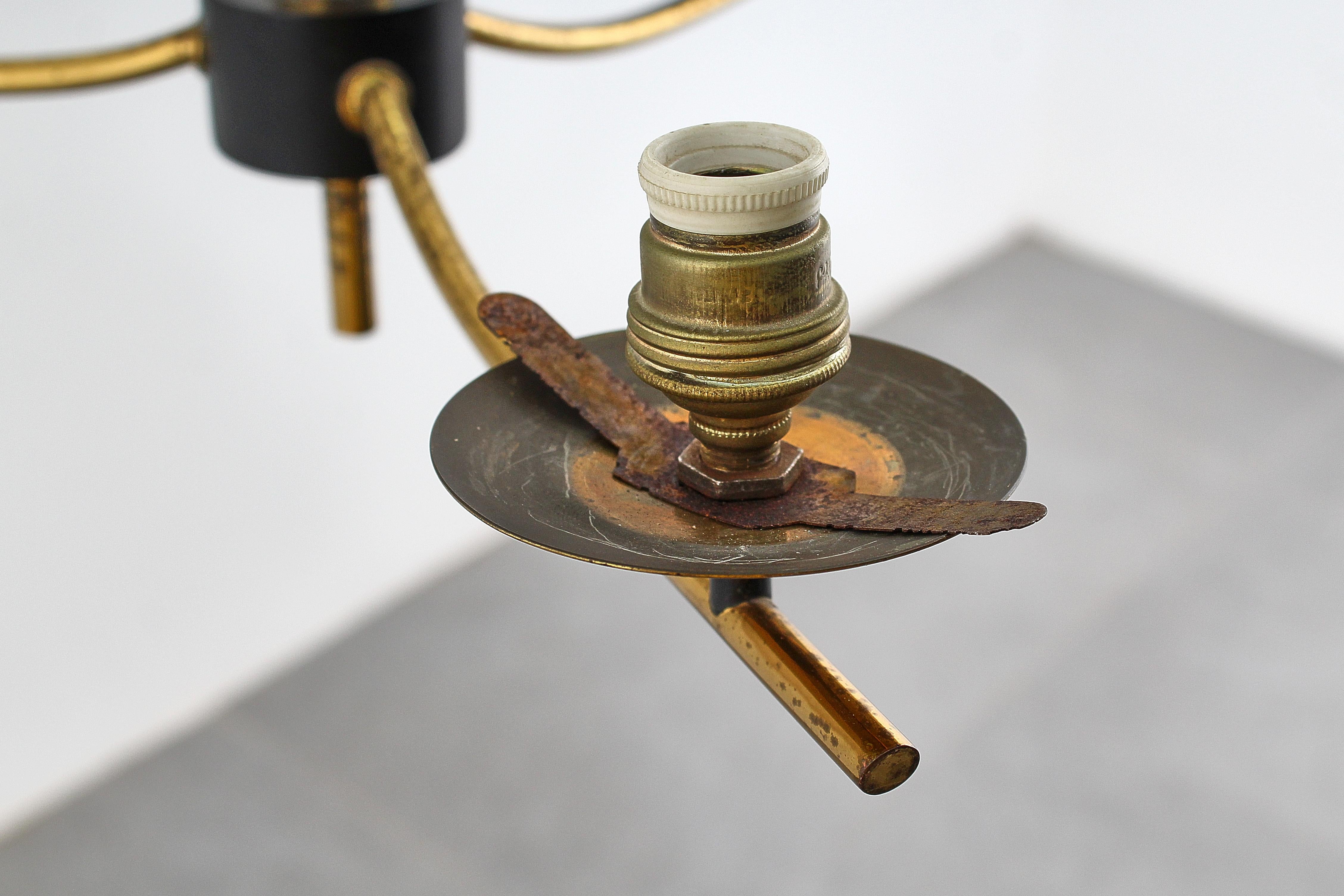 Lampadario in ottone e vetro opalino in stile Stilnovo di metà secolo, anni '50, Italia in vendita 7