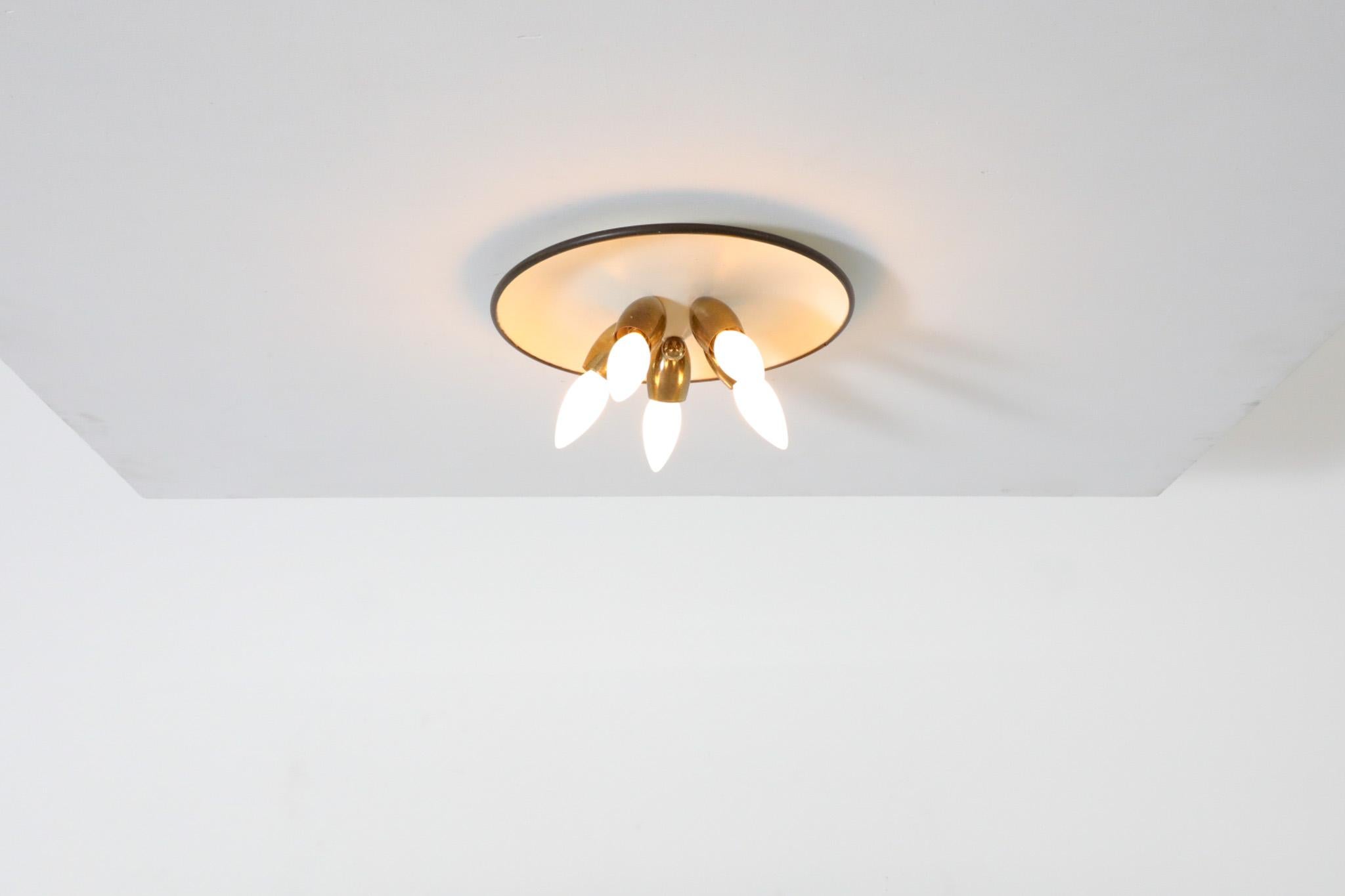 Mid-Century Modern Plafonnier encastré de style Stilnovo du milieu du siècle dernier, blanc et émaillé en laiton en vente
