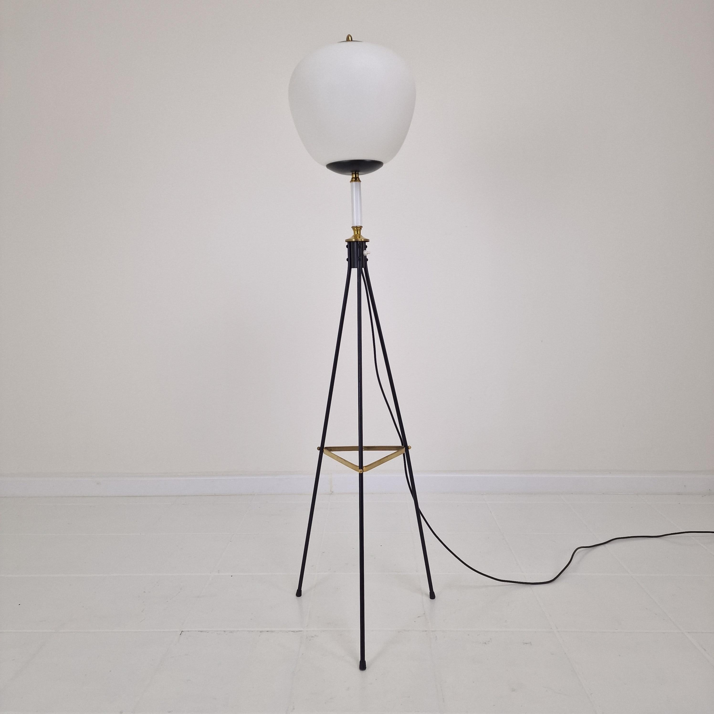 Mid Century Stilnovo Tripod Floor Lamp with Opaline Glass, Italy 1950's In Good Condition For Sale In Oud Beijerland, NL