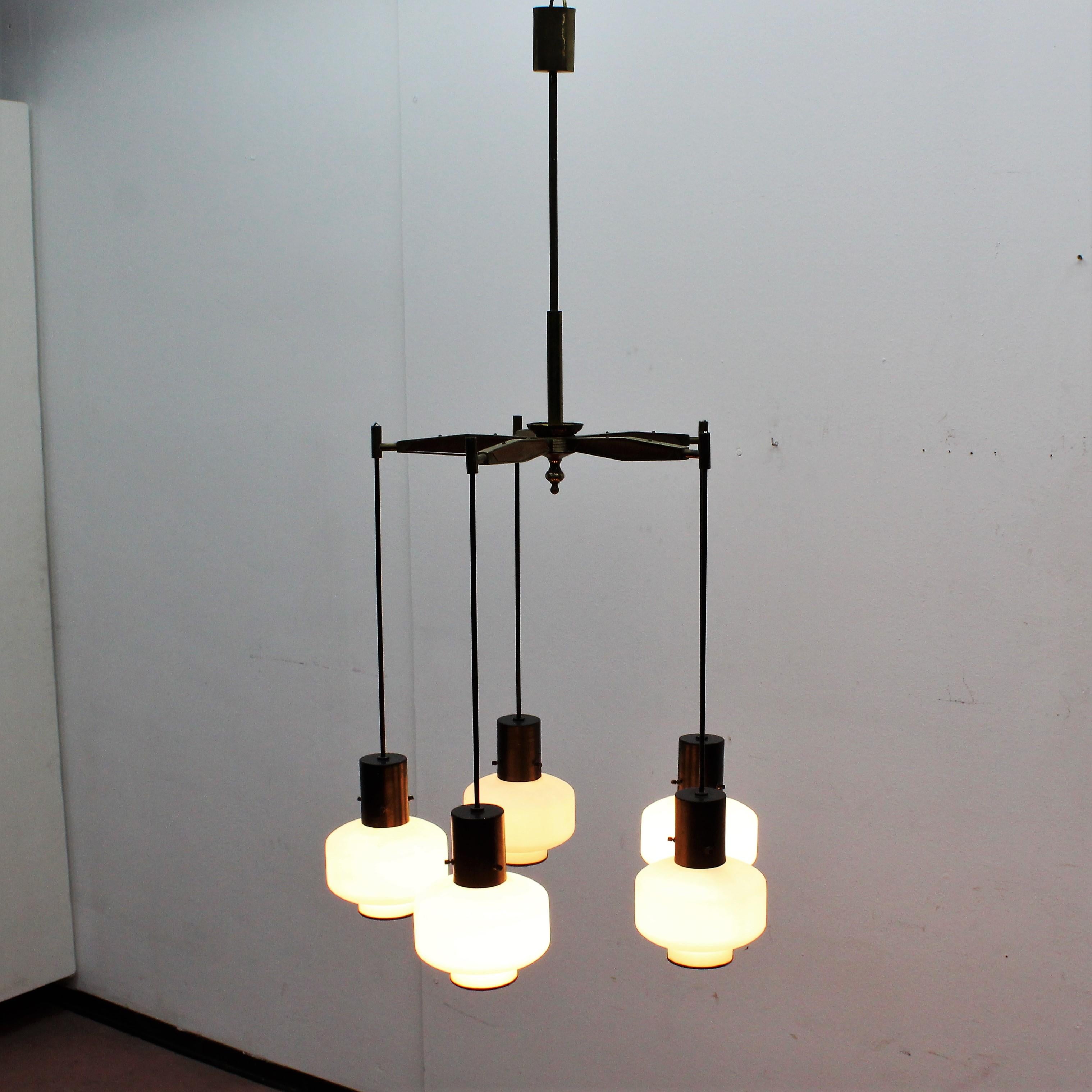 Midcentury Stilnovo Wooden Brass and Glass Chandelier, Italy, 1960s 4