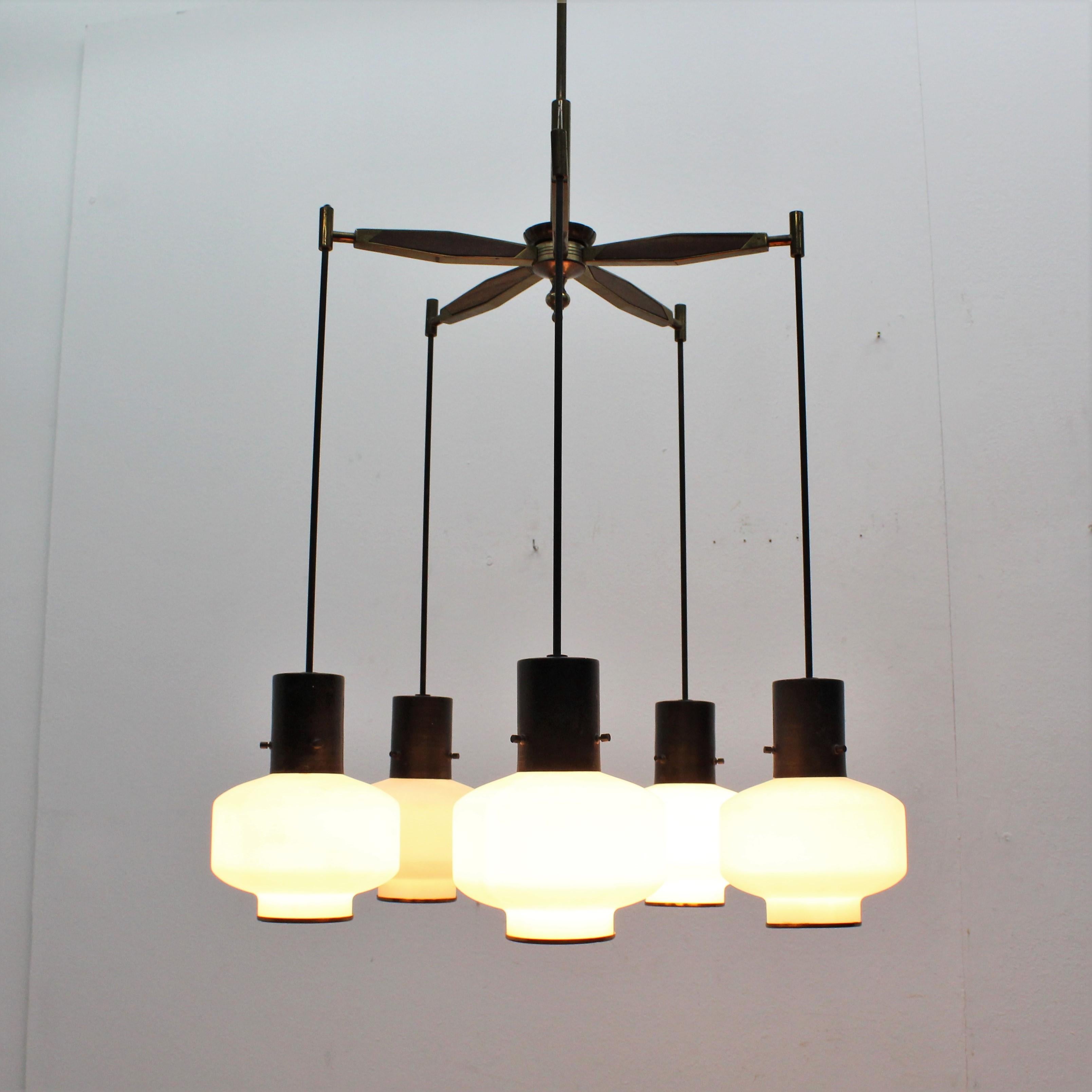 Midcentury Stilnovo Wooden Brass and Glass Chandelier, Italy, 1960s 7