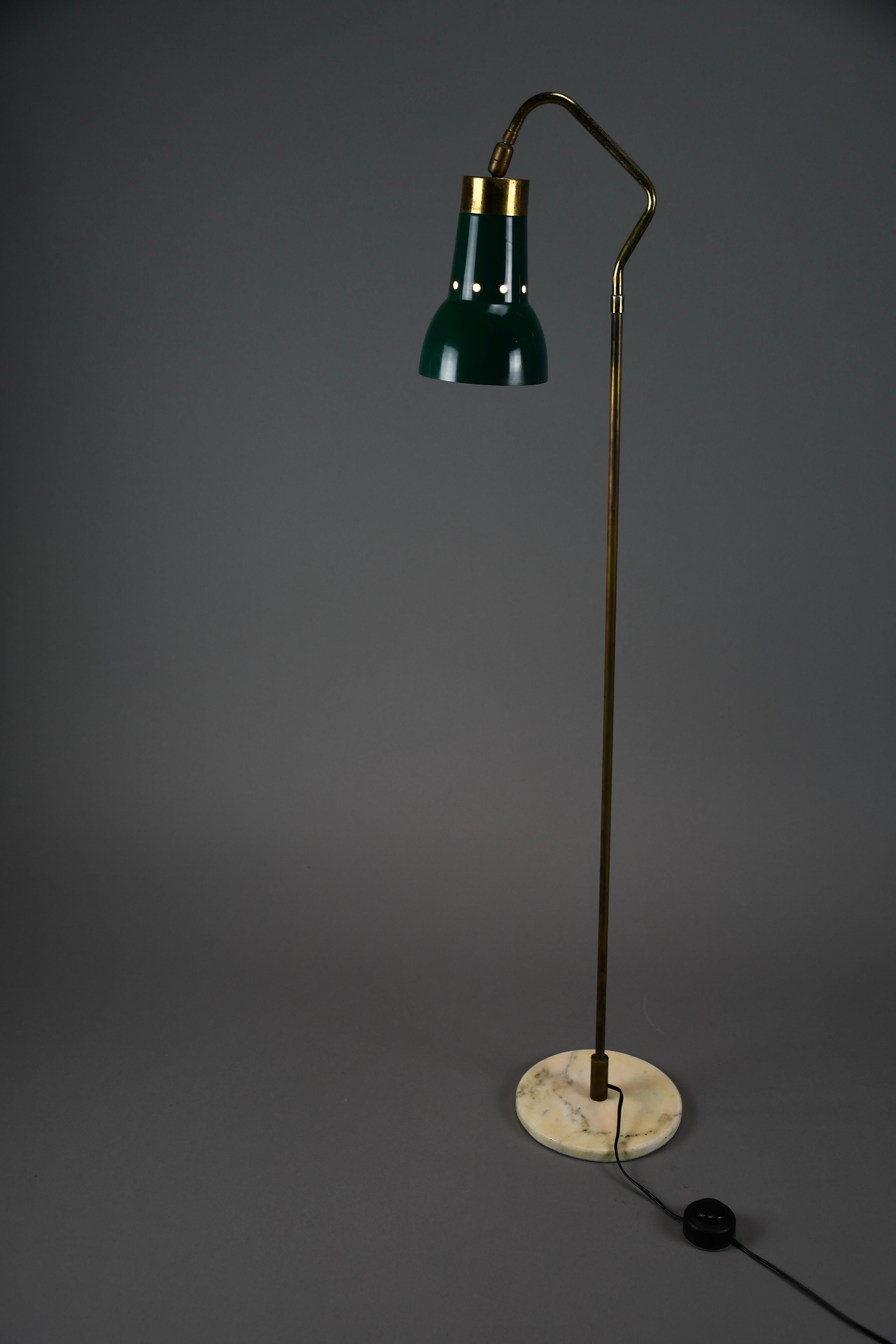 Lampada da terra Stilux Milano di metà secolo in ottone, metallo e marmo In condizioni buone in vendita a Weesp, NL