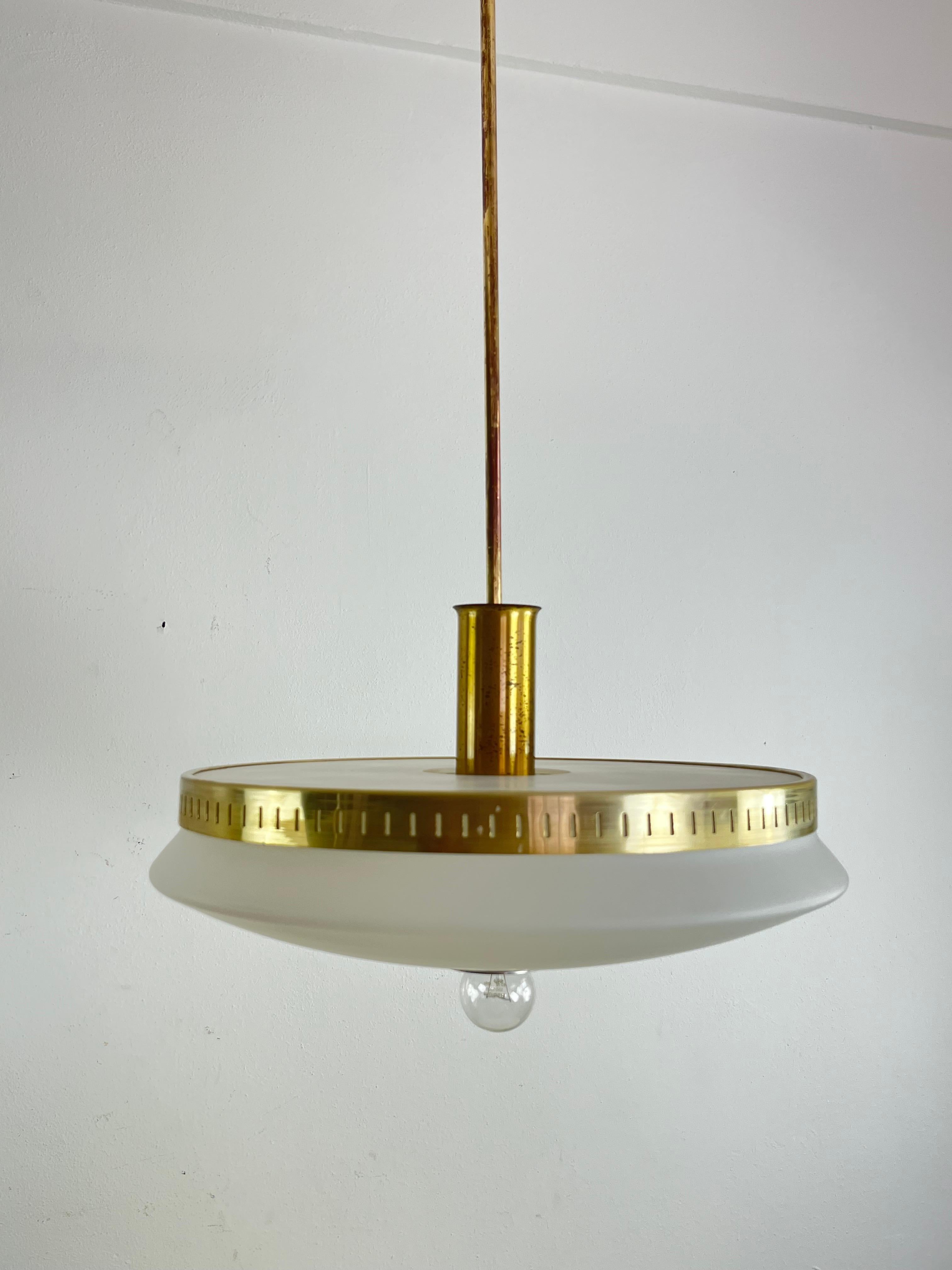 Mid-Century Stilux Milano Chandelier In Opaline Glass, Perspex And Brass 1960s In Good Condition For Sale In Palermo, IT