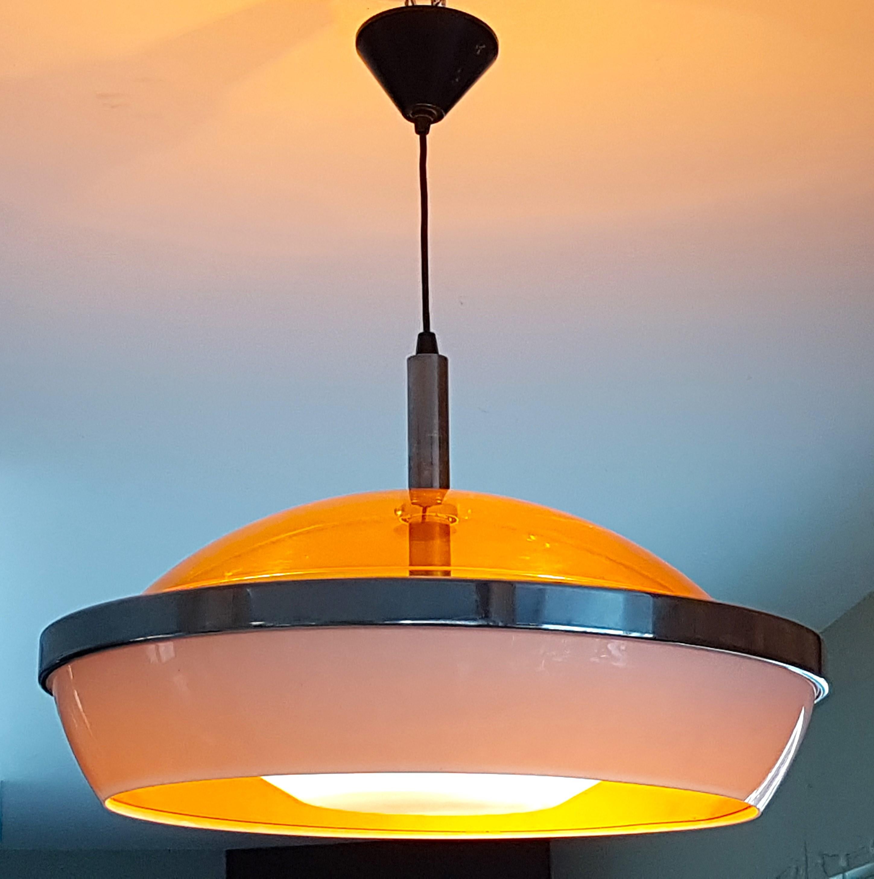 Lucite Lampada a soffitto a sospensione in plexiglass Stilux, 1960, Milano, Italia in vendita