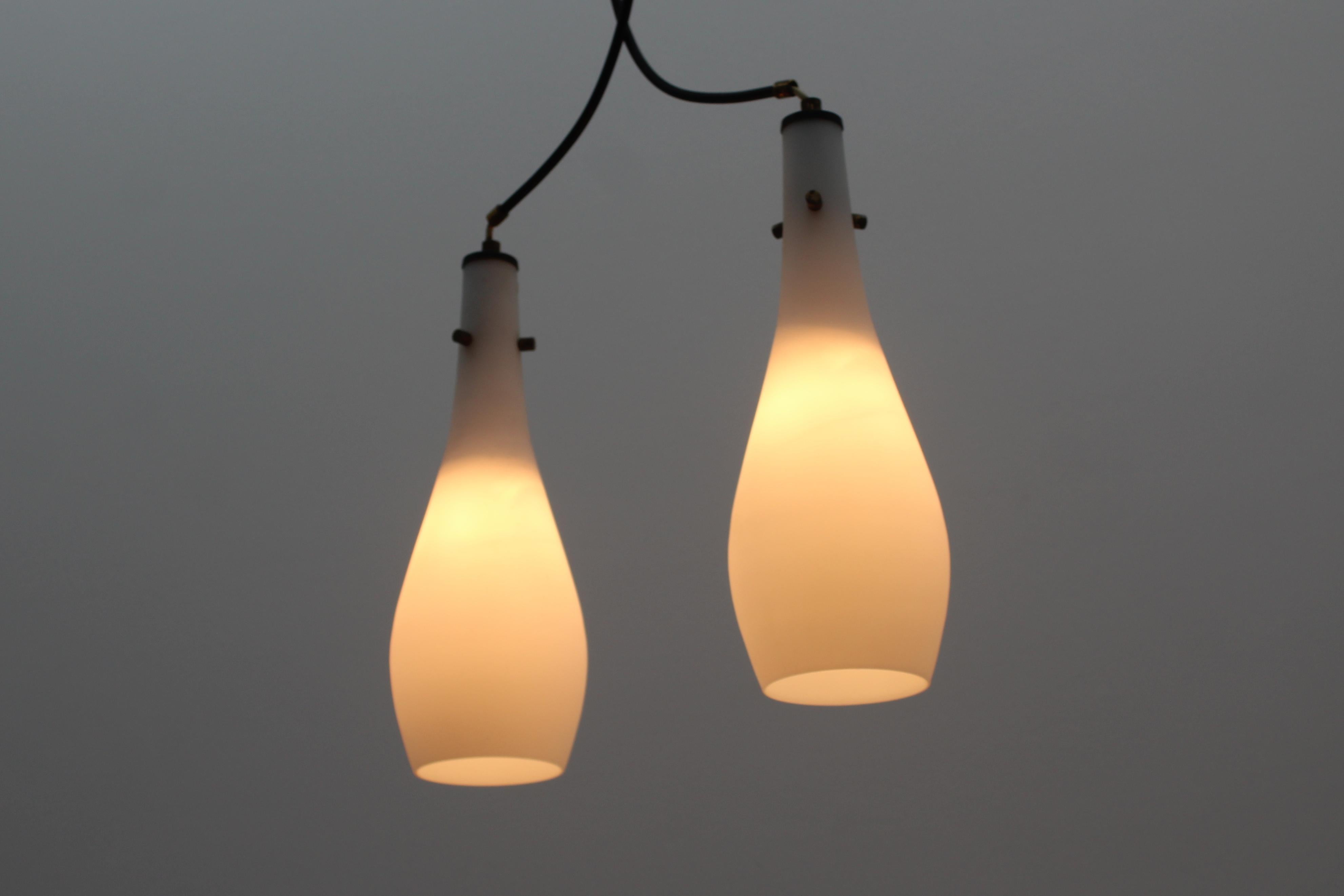 Lampada a sospensione in stile Stilux di metà secolo in vetro e metallo anni '60 Italia in vendita 4