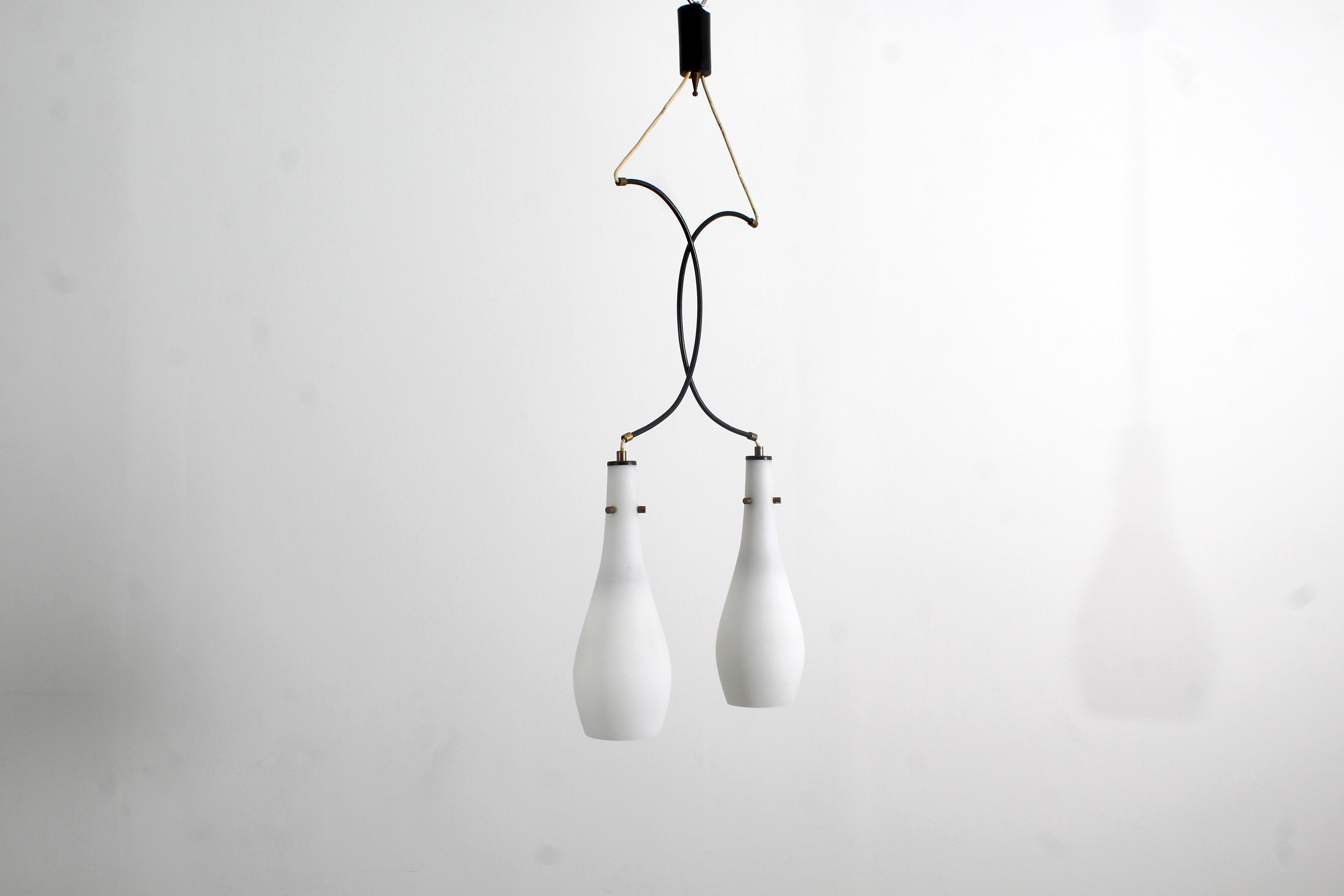 Mid-Century moderno Lampada a sospensione in stile Stilux di metà secolo in vetro e metallo anni '60 Italia in vendita