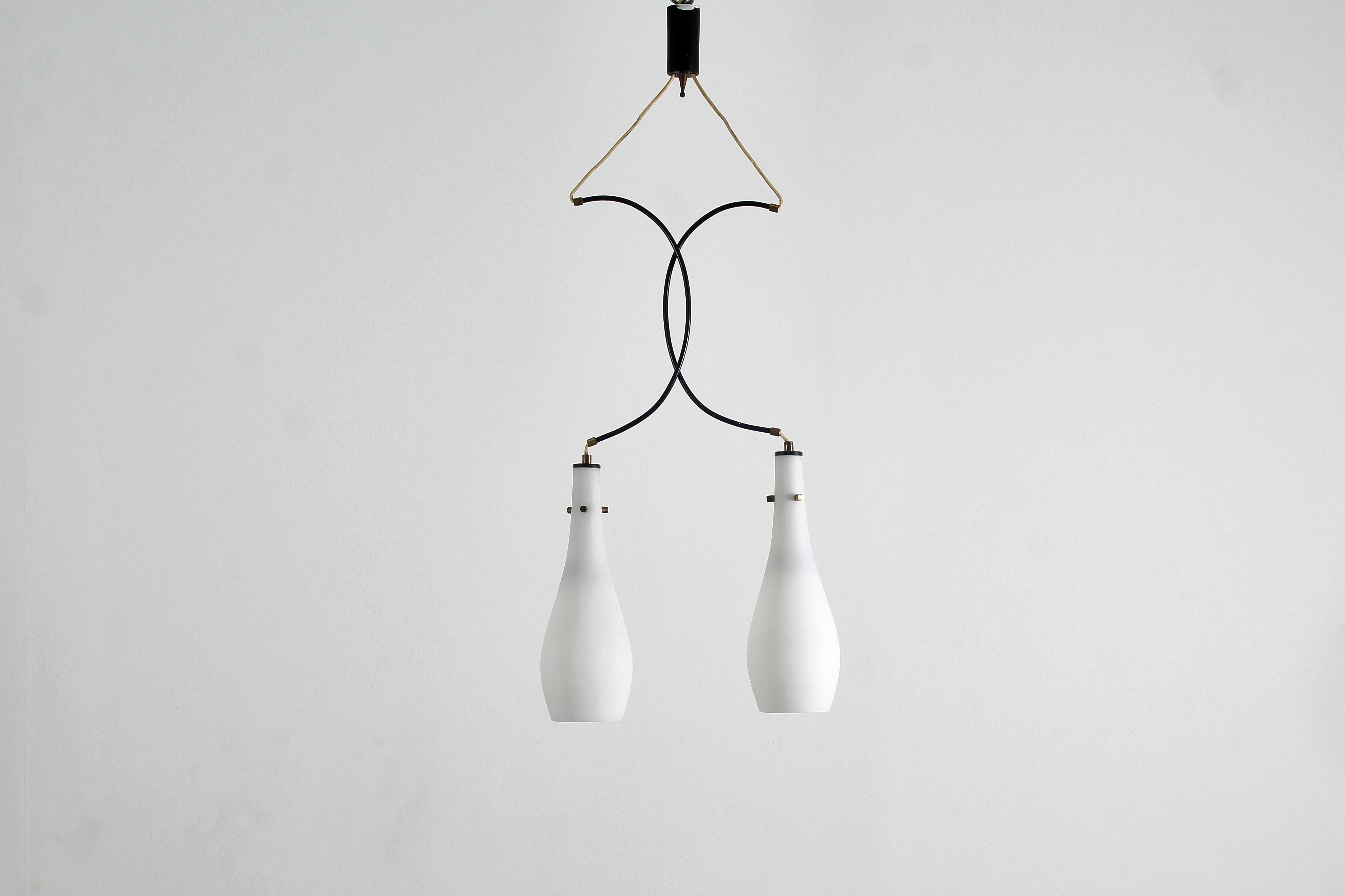 Italiano Lampada a sospensione in stile Stilux di metà secolo in vetro e metallo anni '60 Italia in vendita