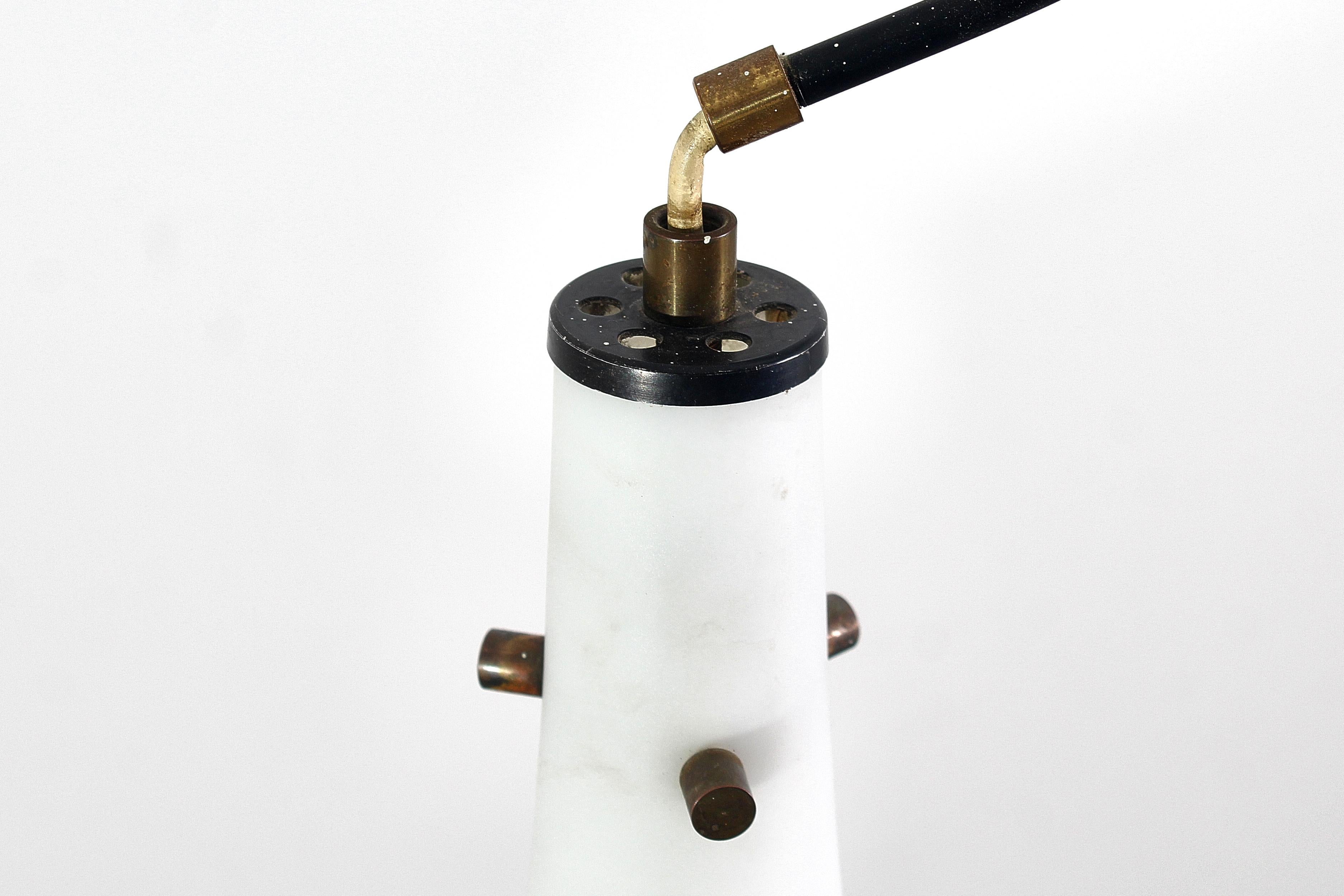 Metà XX secolo Lampada a sospensione in stile Stilux di metà secolo in vetro e metallo anni '60 Italia in vendita