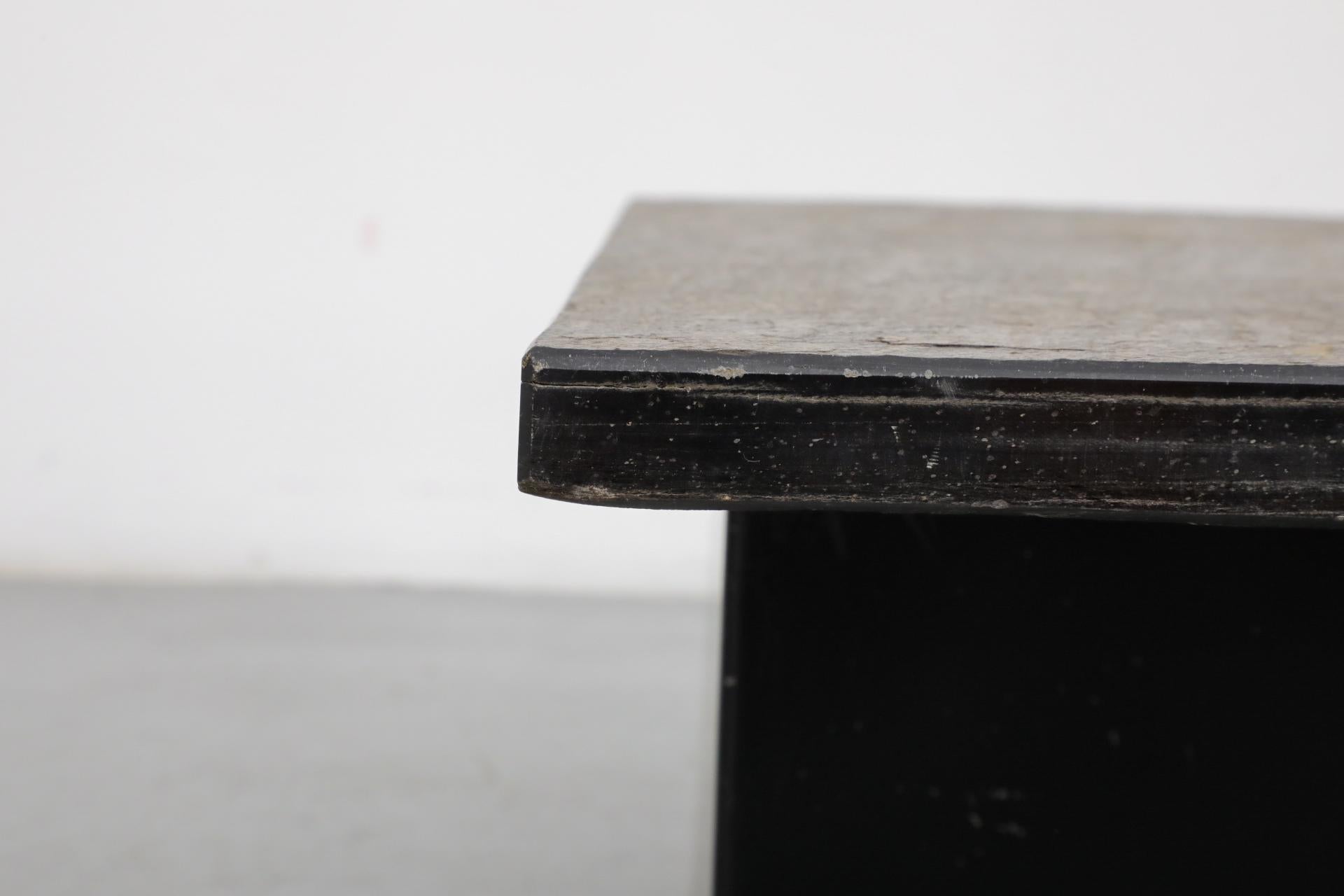 Mesa baja de piedra de mediados de siglo con gran base cuadrada de acero by Metaform en venta 3