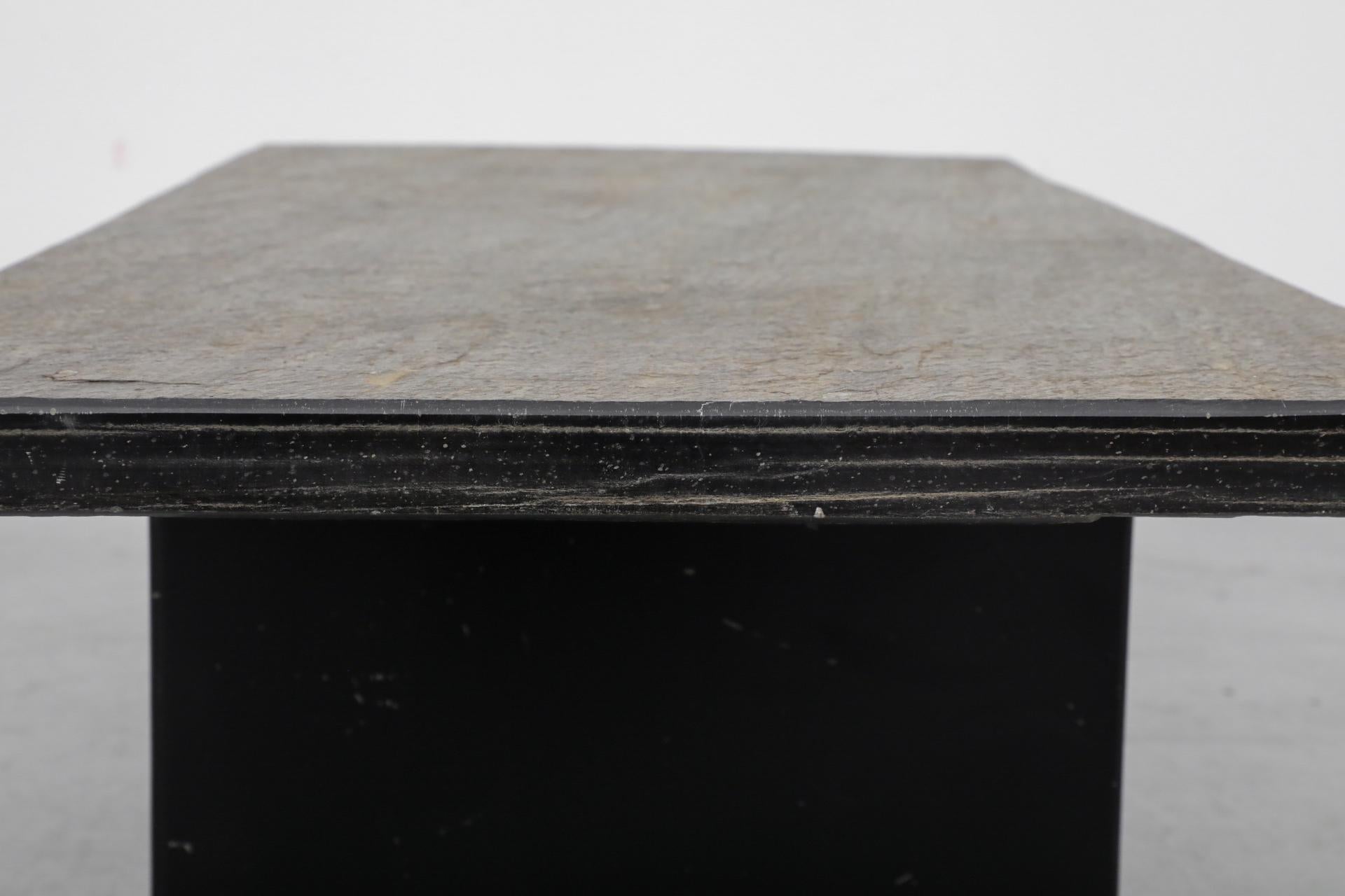 Mesa baja de piedra de mediados de siglo con gran base cuadrada de acero by Metaform en venta 4