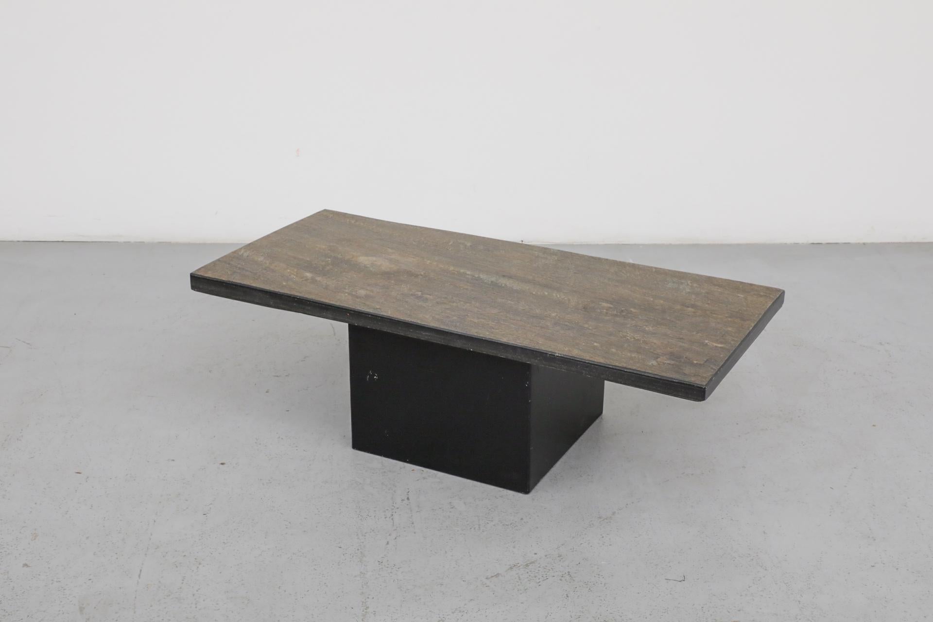 Mesa baja de piedra de mediados de siglo con gran base cuadrada de acero by Metaform Holandés en venta