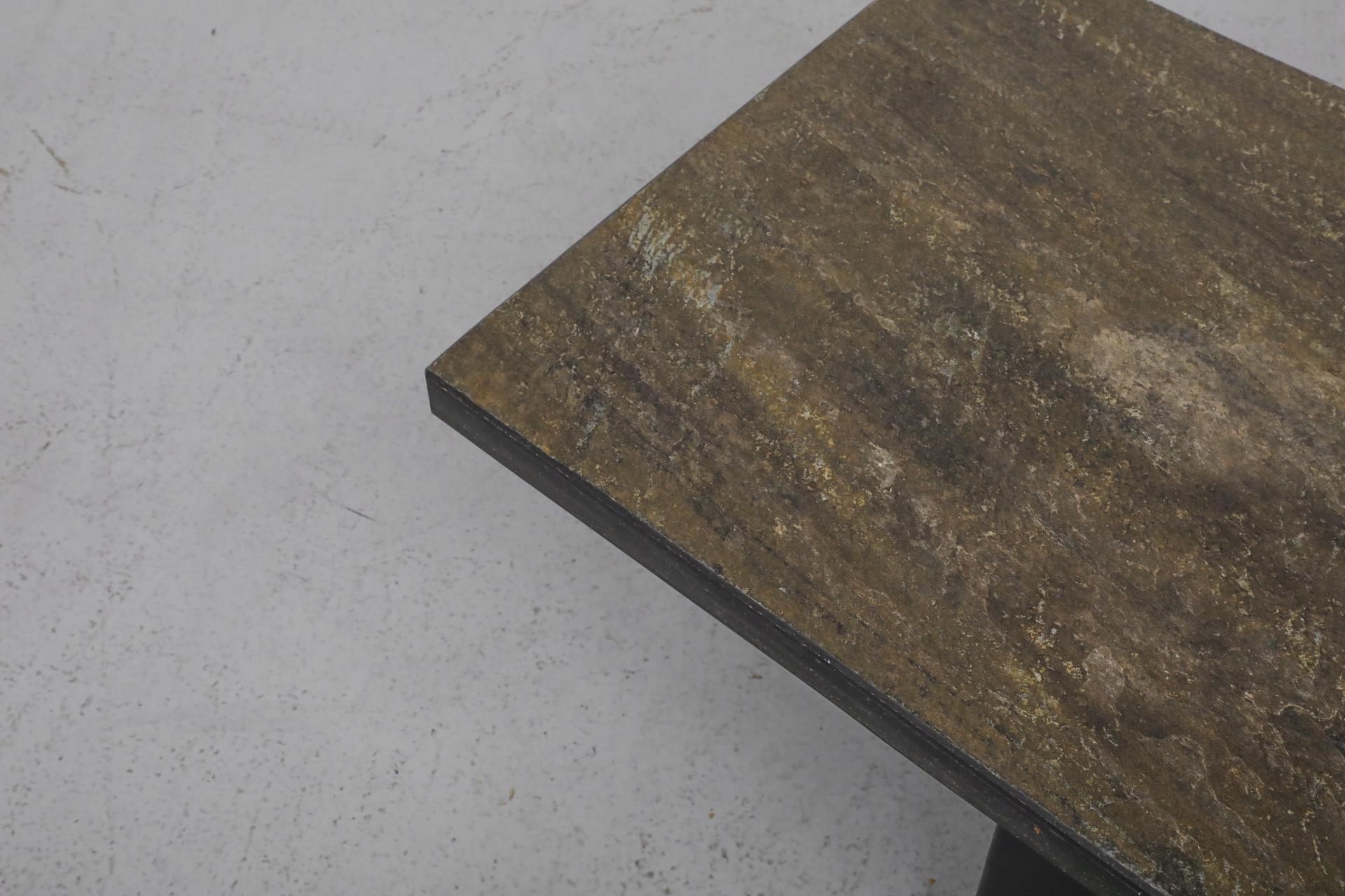 Mesa baja de piedra de mediados de siglo con gran base cuadrada de acero by Metaform en Bueno estado para la venta en Los Angeles, CA