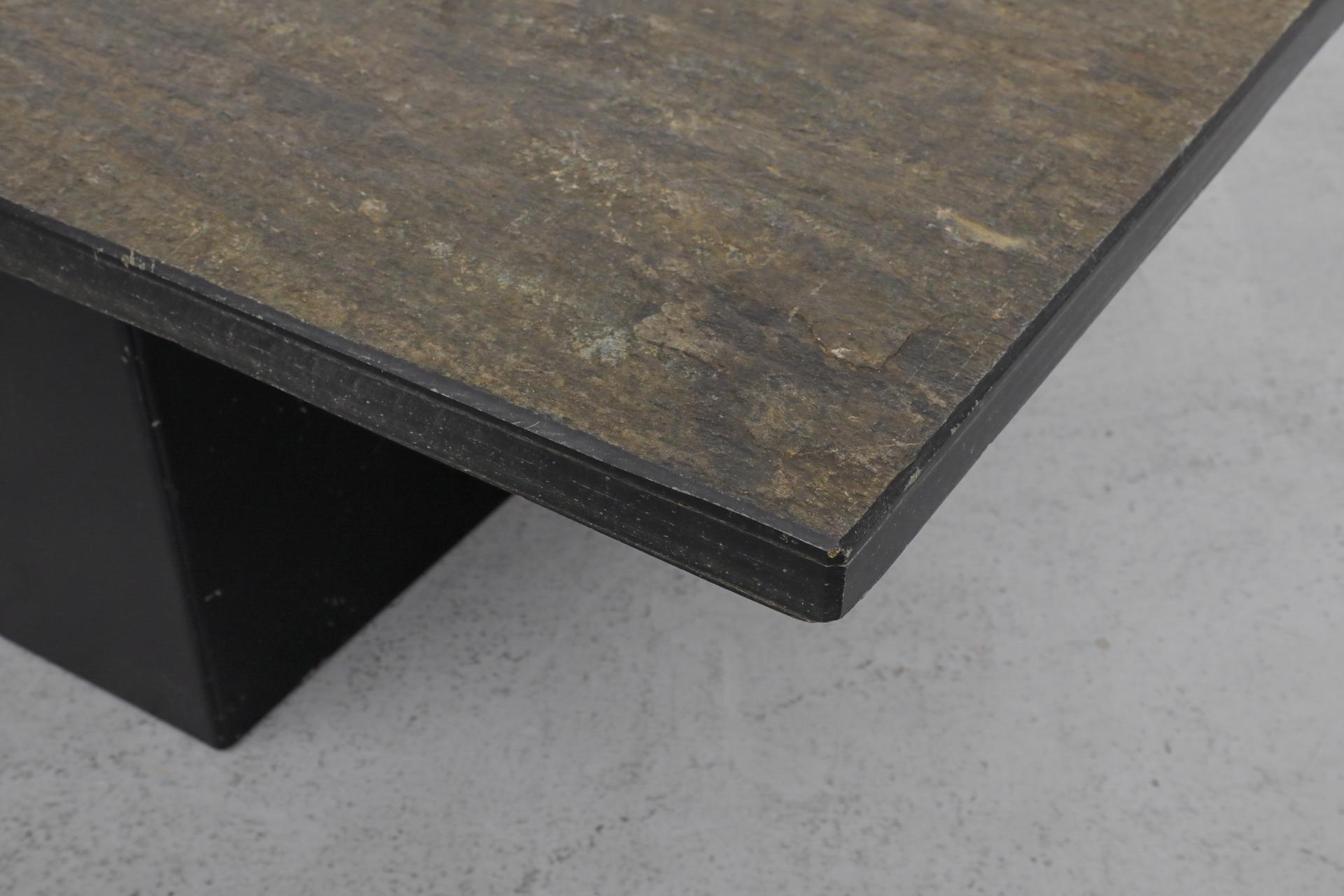 Mesa baja de piedra de mediados de siglo con gran base cuadrada de acero by Metaform Acero en venta
