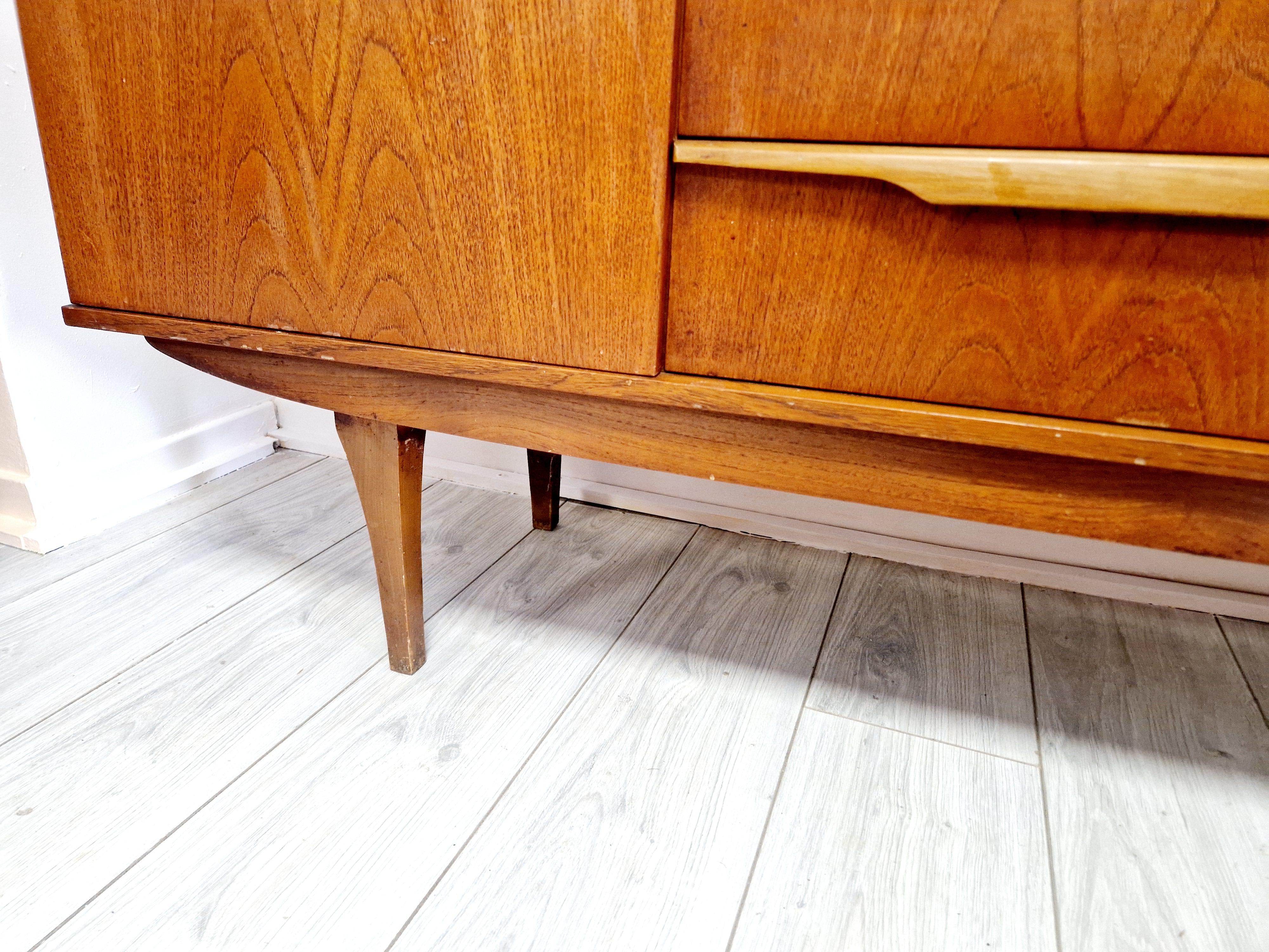 Credenza Stonehill in teak del metà del secolo scorso in vendita 3