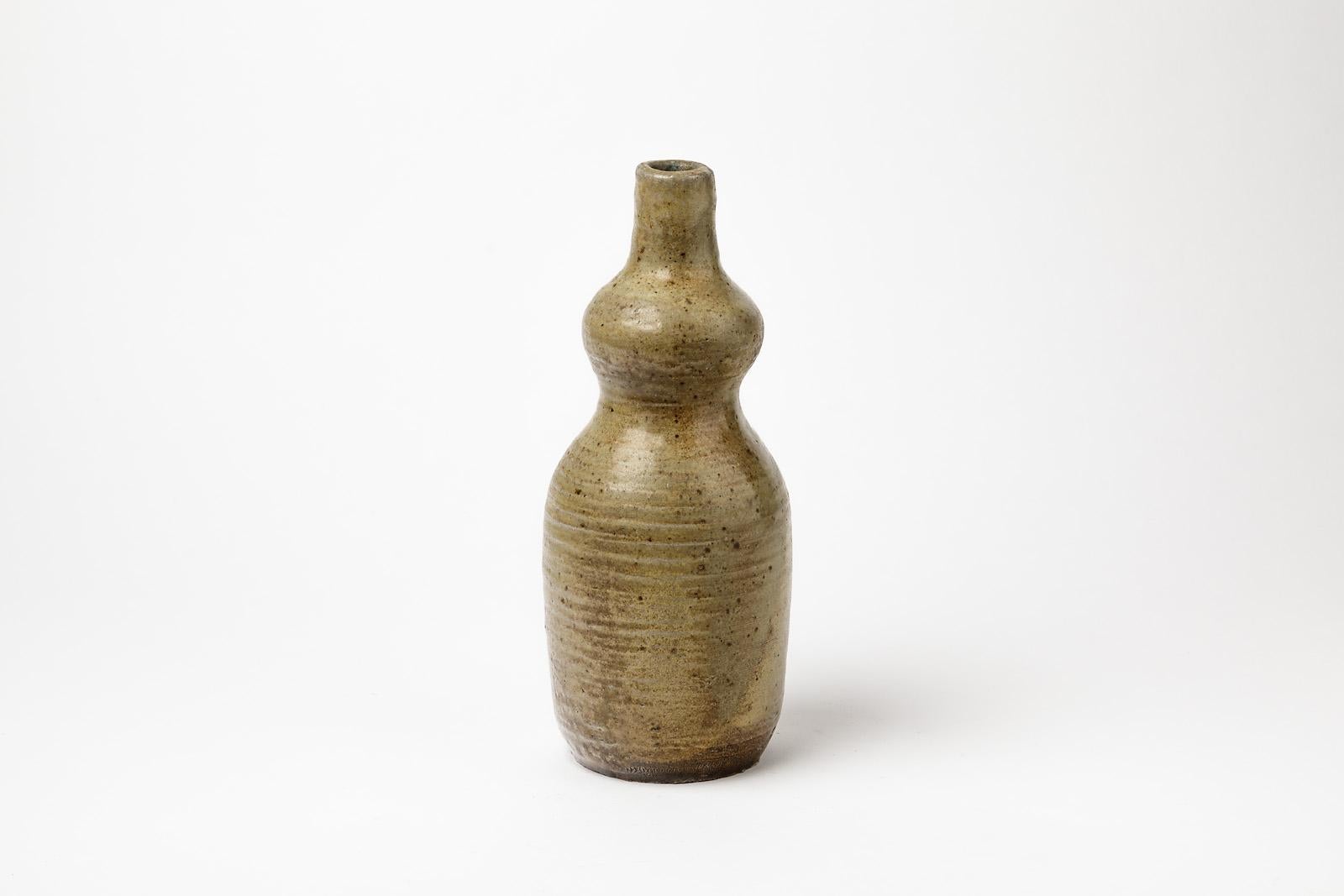 La Borne,

circa 1970.

Elegant grey ceramic bottle vase. freeform from the 1970s.

Excellent condition.

Dimension: 26 x 10 x 10cm.