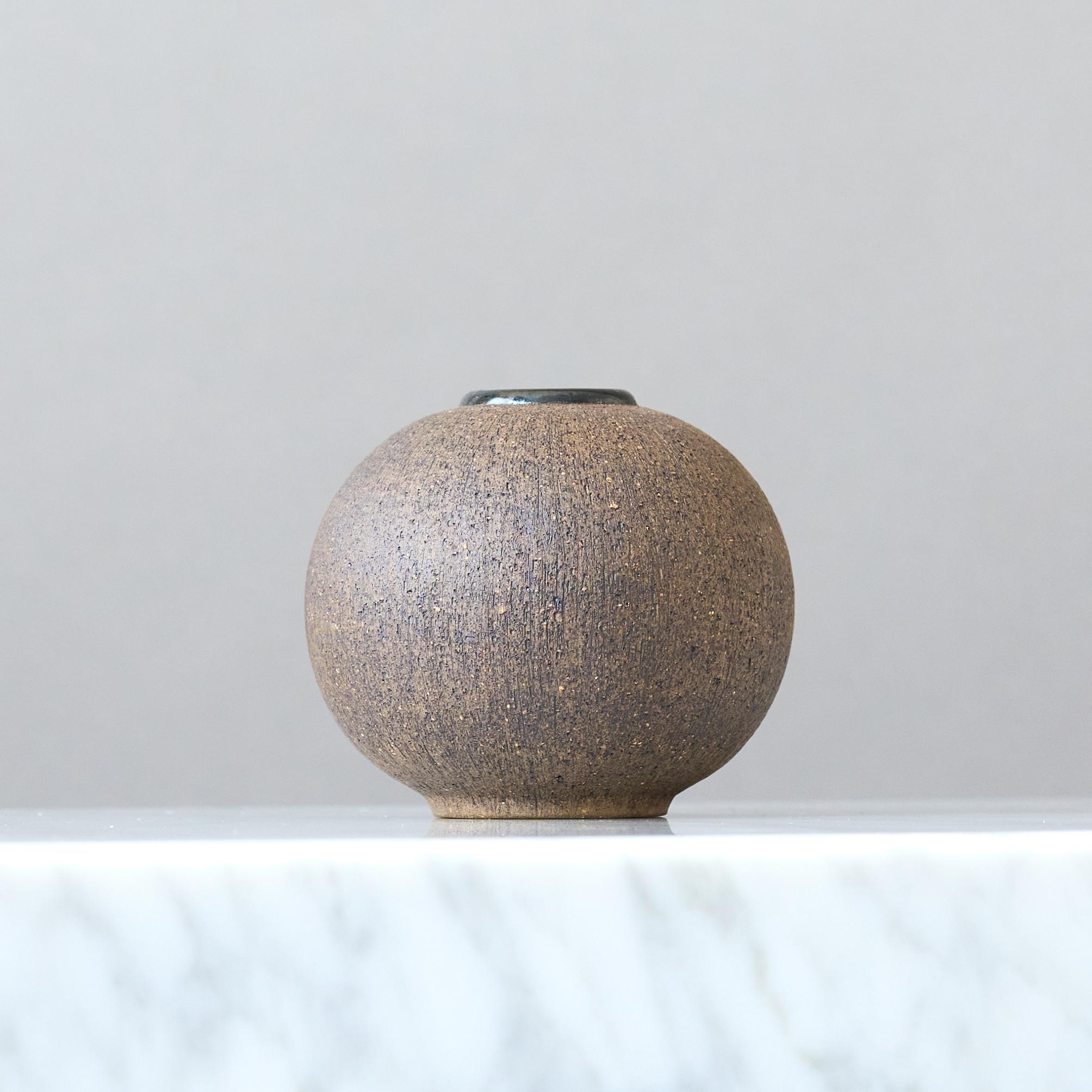 Scandinavian Modern Mid-Century Stoneware Globe Vase by Nils Allan Johannesson, Sweden, 1960s. For Sale