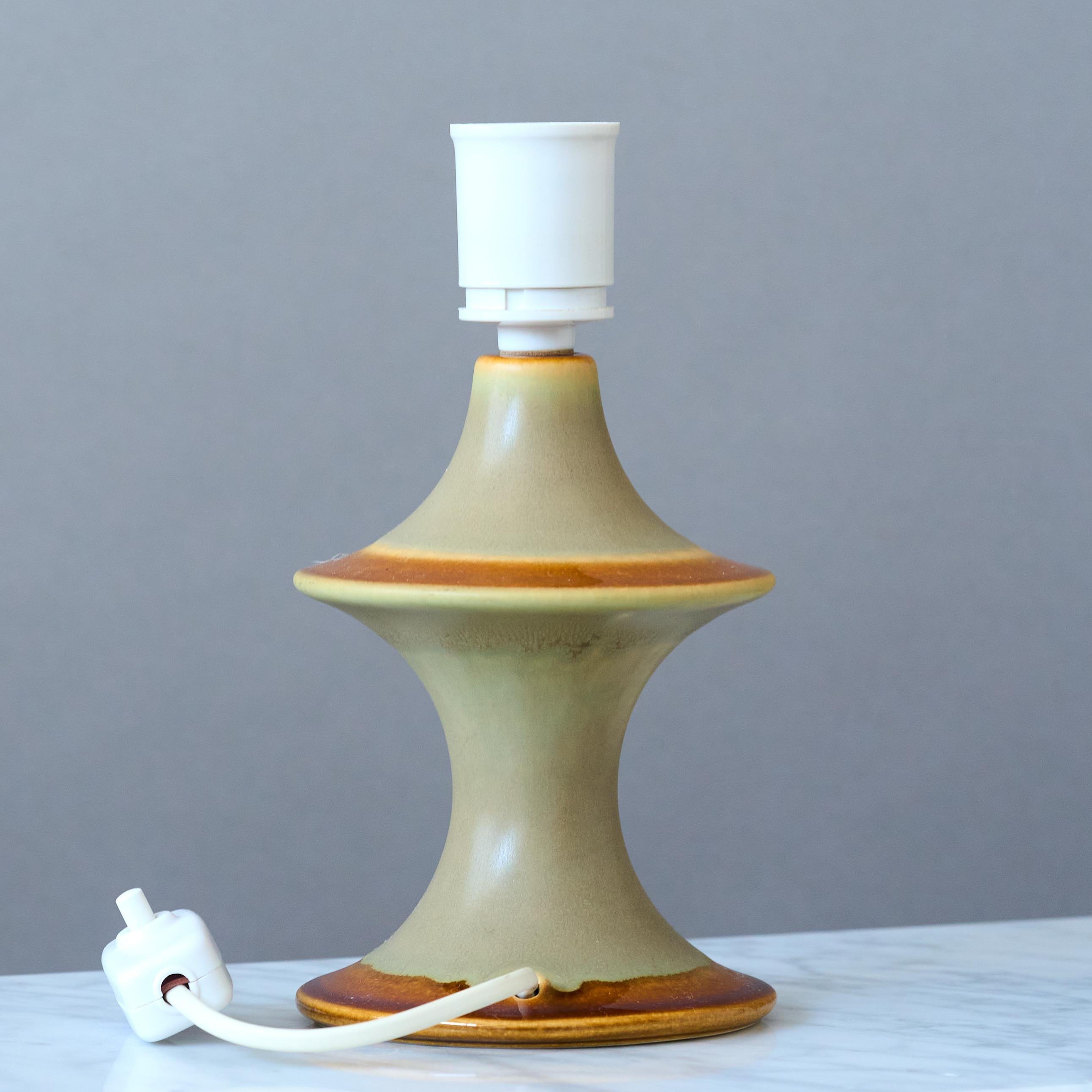 Lámpara de sobremesa de gres de mediados de siglo de Einar Johansen Søholm Stentøj, Dinamarca Años 60 Glaseado en venta