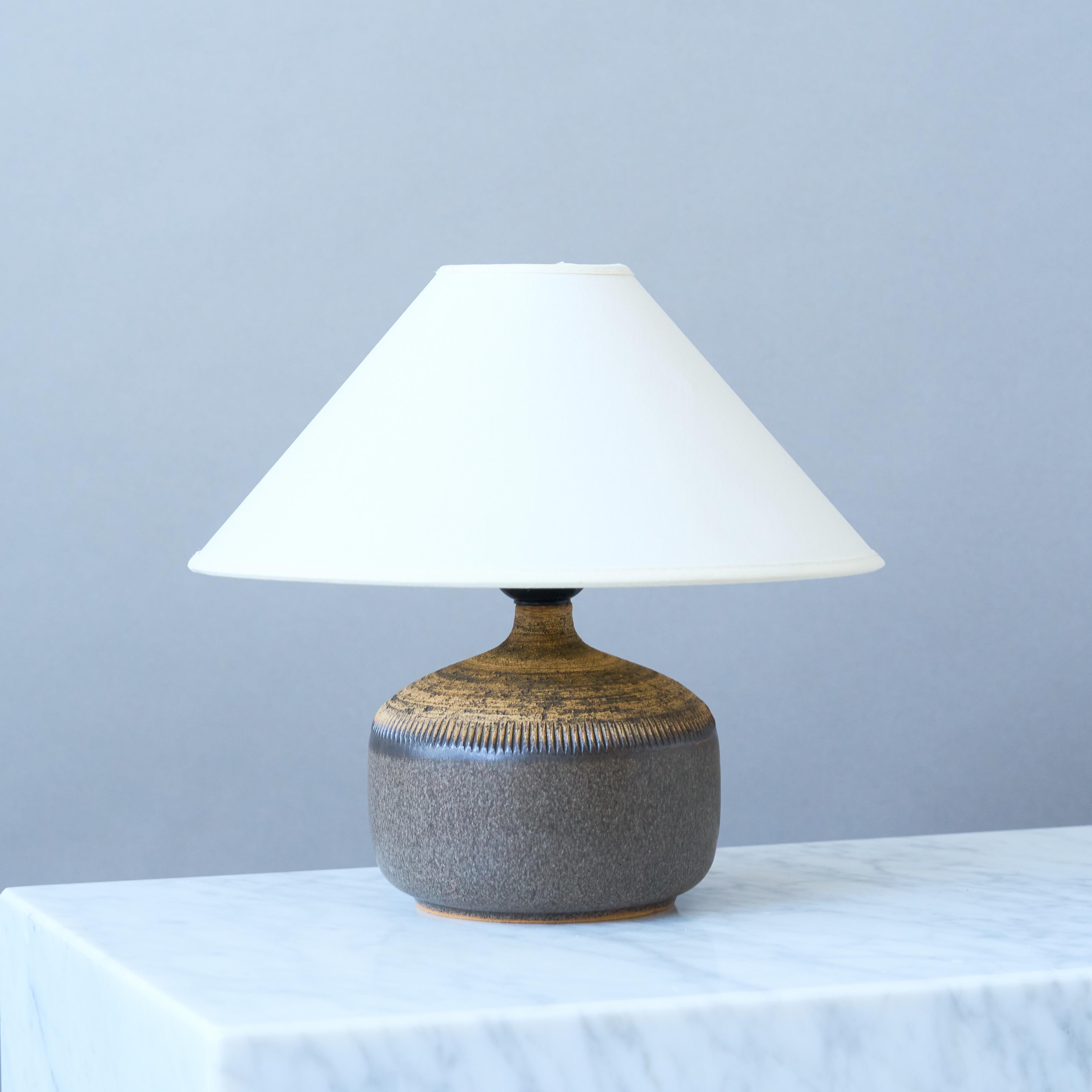 Lámpara de sobremesa de gres de mediados de siglo, Klase Höganäs, Suecia, años 60. Escandinavo moderno en venta