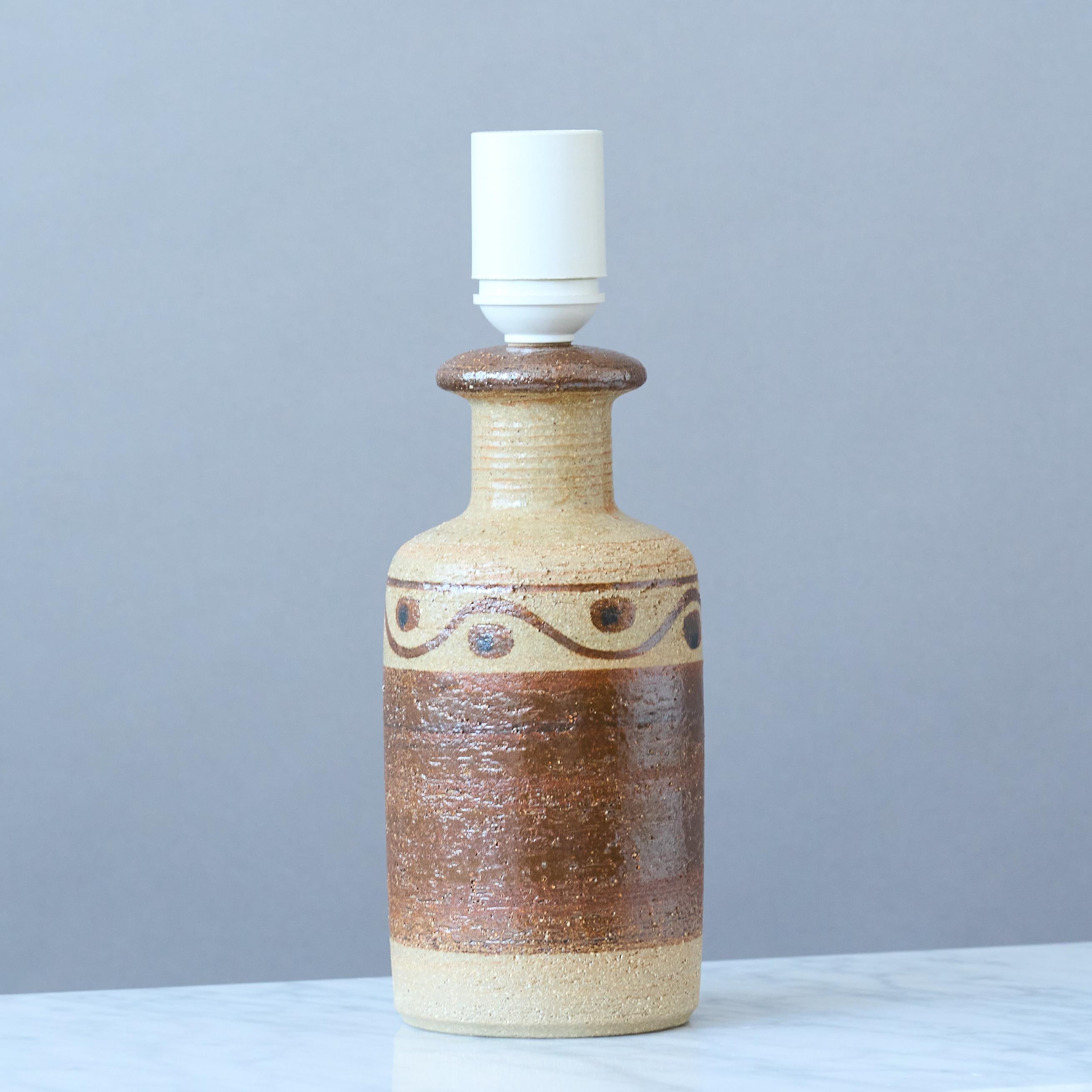 Lámpara de sobremesa de gres de mediados de siglo de Svend Aage Jensen, Søholm, Dinamarca Años 60 Danés en venta