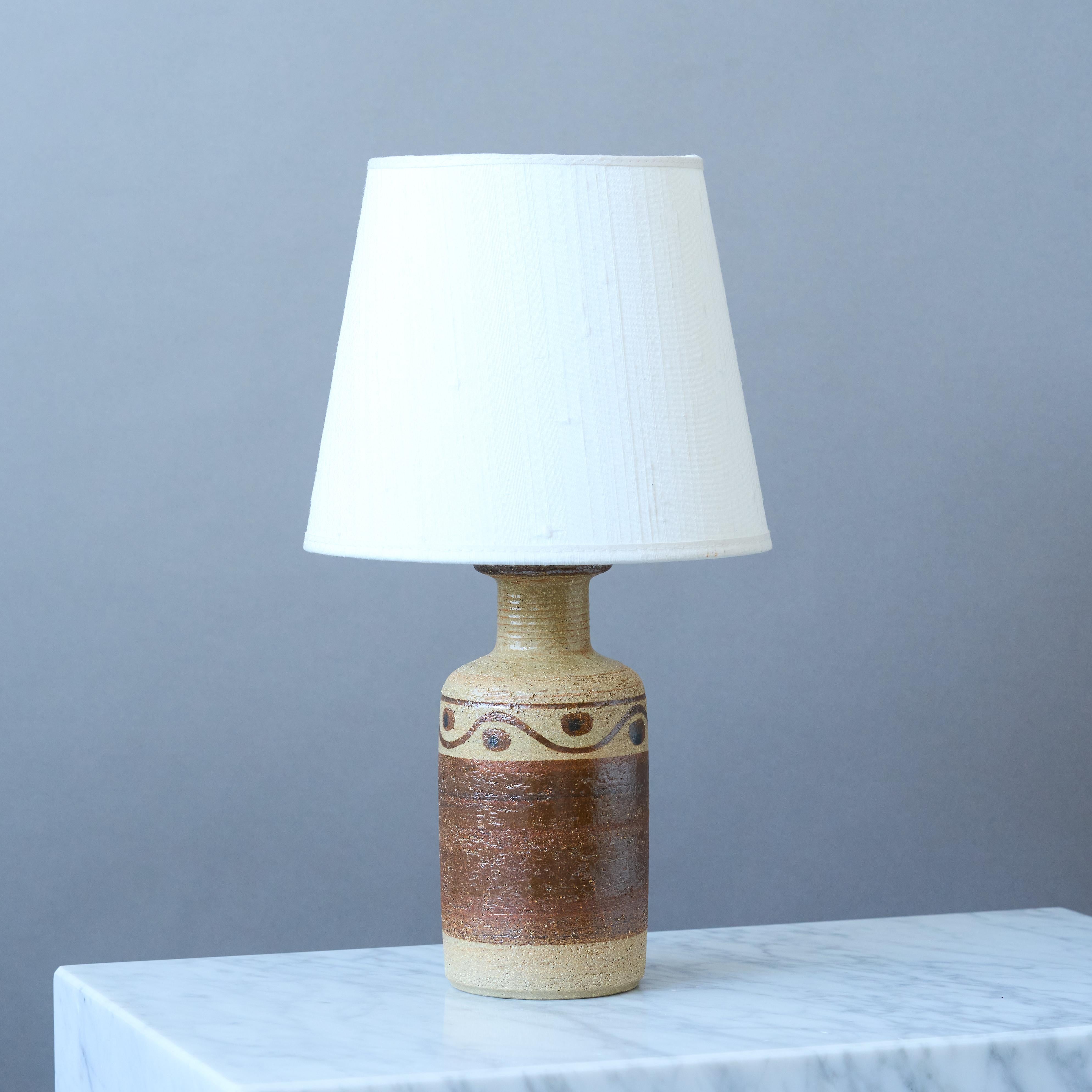 Lámpara de sobremesa de gres de mediados de siglo de Svend Aage Jensen, Søholm, Dinamarca Años 60 en Bueno estado para la venta en Malmö, SE