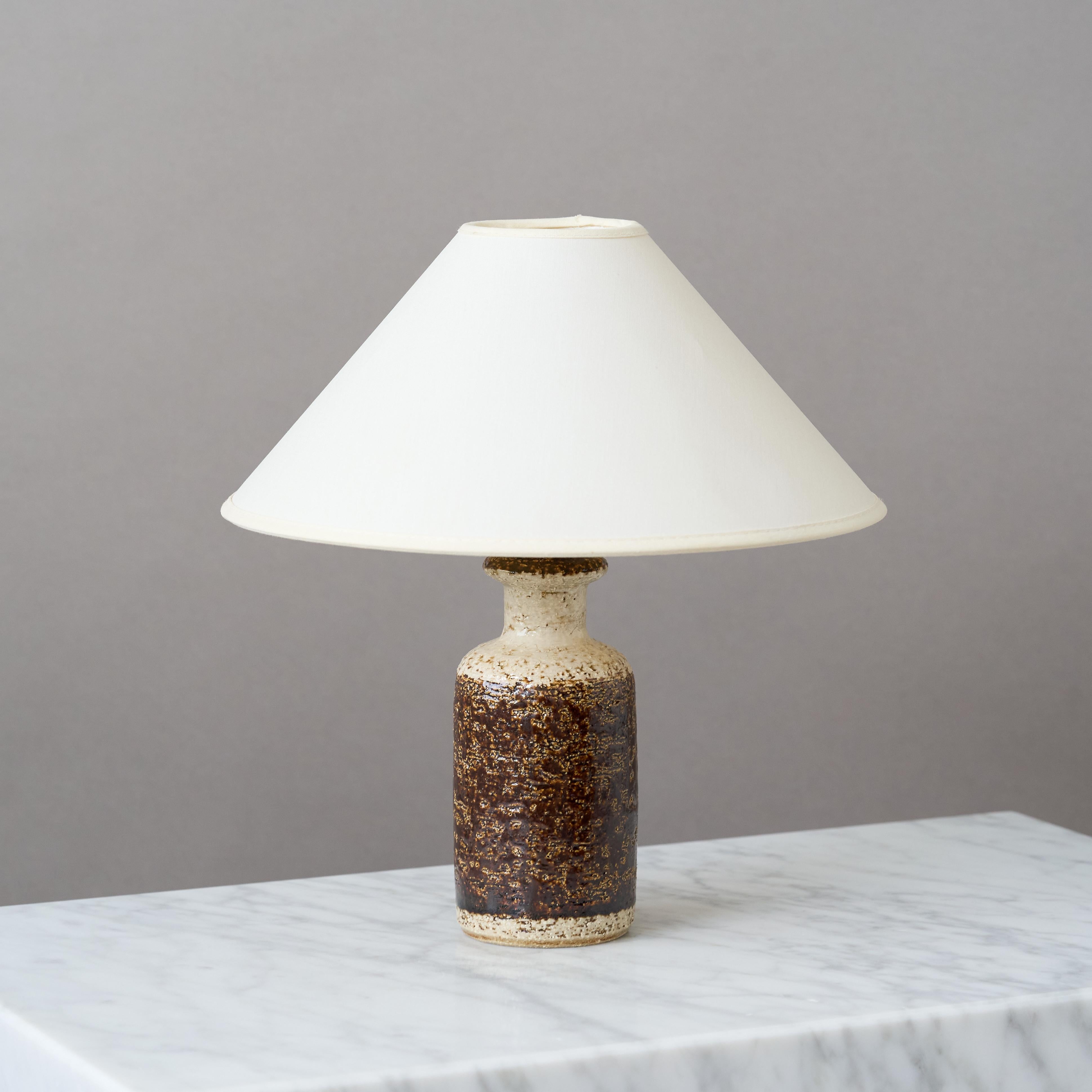 20ième siècle Lampe de table en grès du milieu du siècle par Svend Aage Jensen, Søholm, Danemark années 1960 en vente