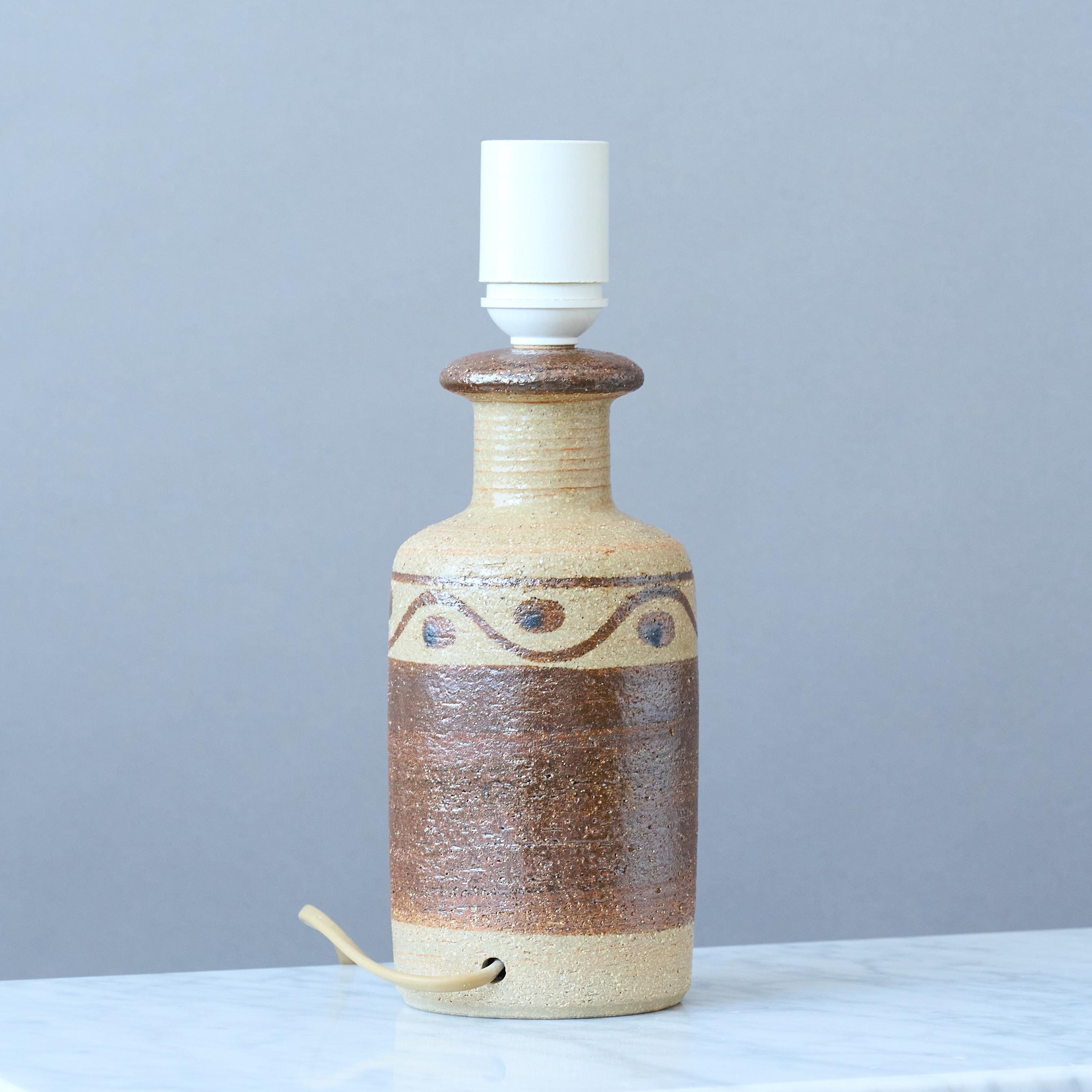 Lámpara de sobremesa de gres de mediados de siglo de Svend Aage Jensen, Søholm, Dinamarca Años 60 siglo XX en venta