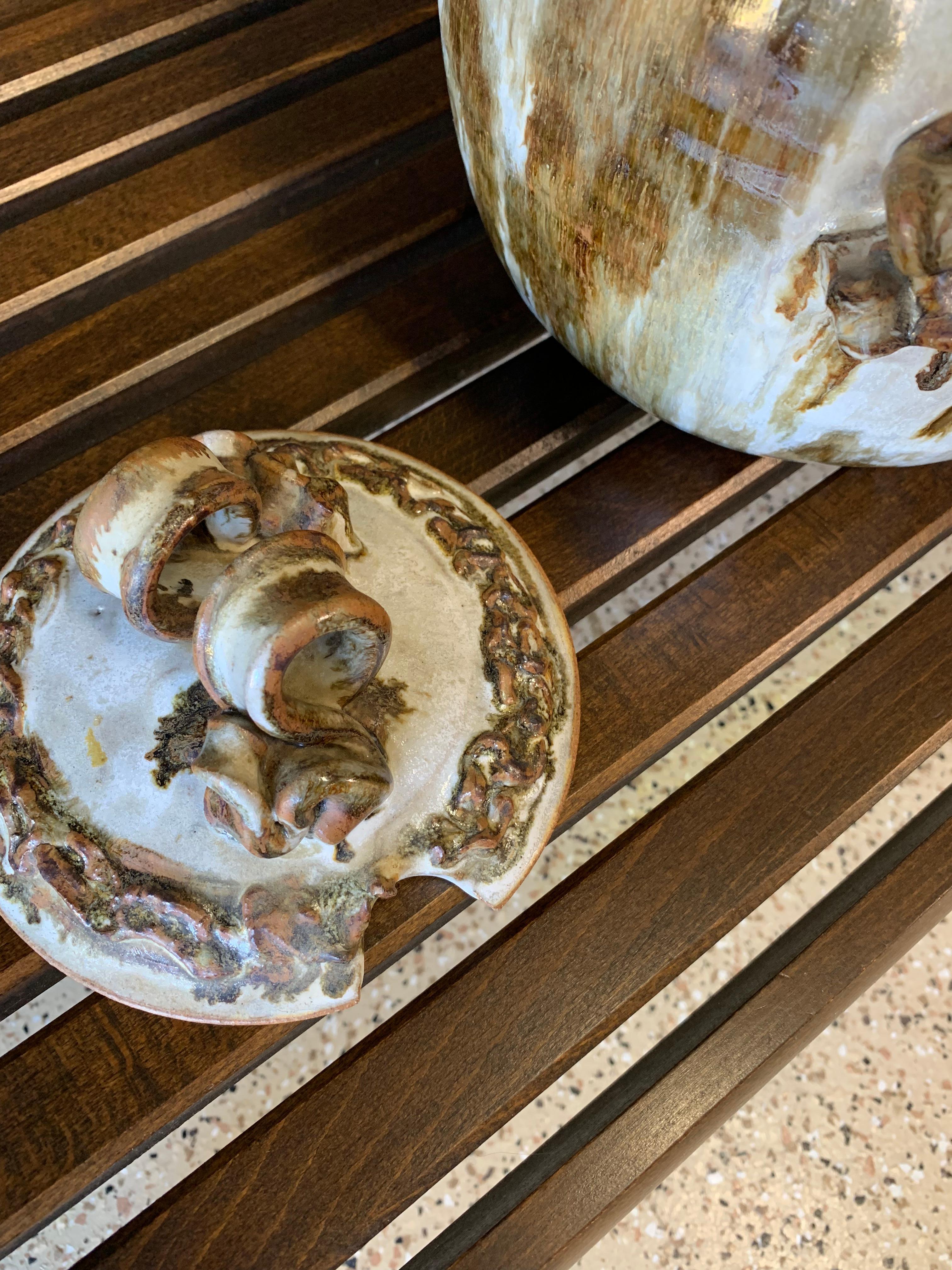 Soupière en grès du milieu du siècle avec louche en vente 8