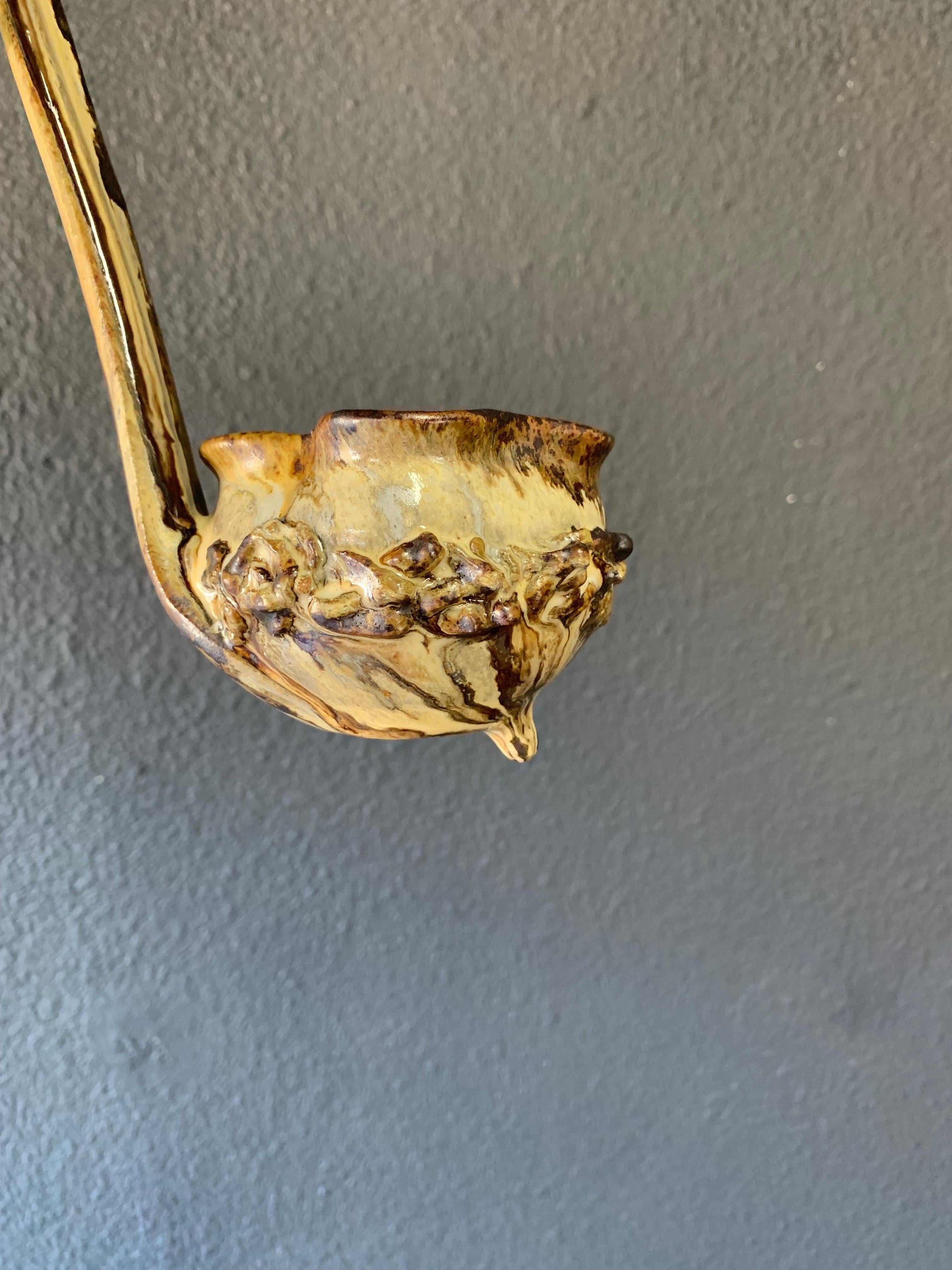 20ième siècle Soupière en grès du milieu du siècle avec louche en vente