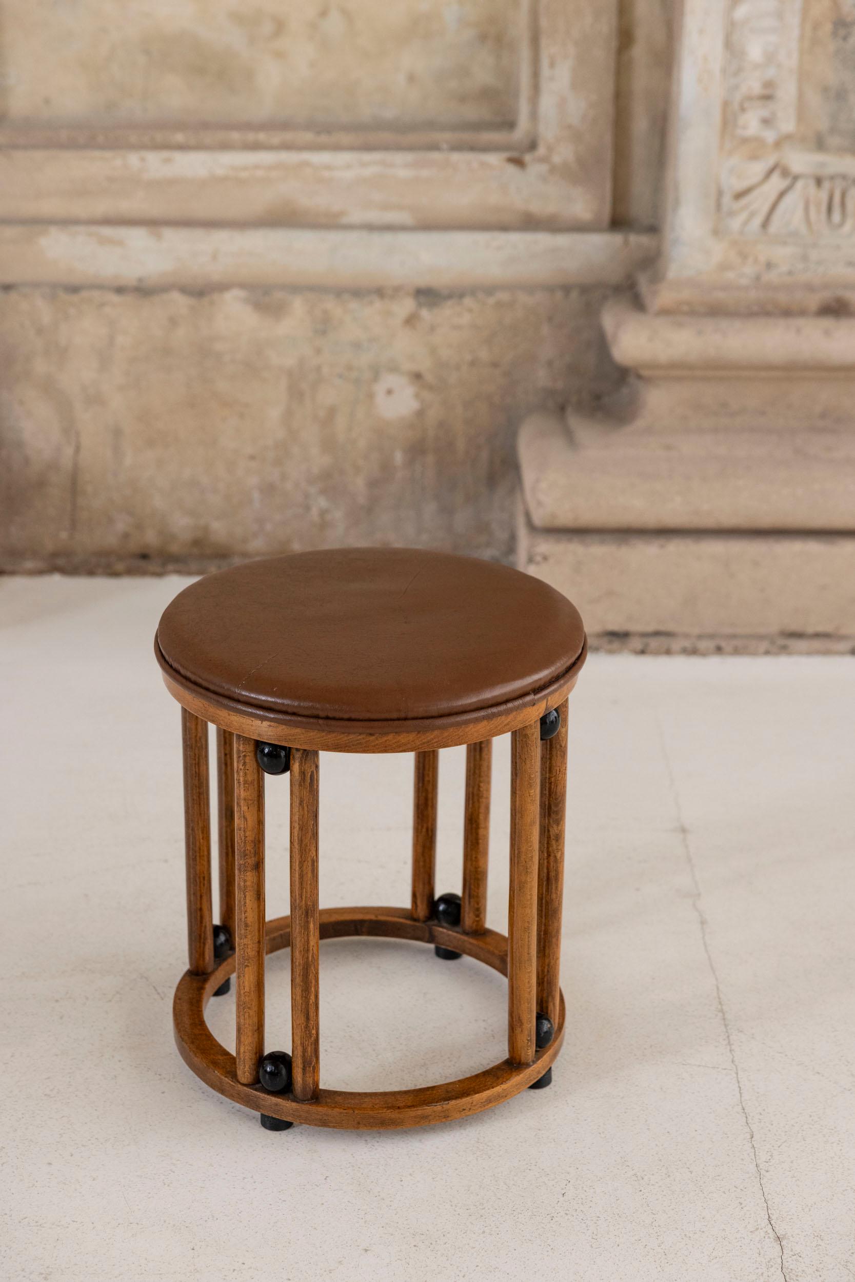 Mid-Century Modern Tabouret du milieu du siècle attribué à Josef Hoffman Thonet-Mundus Borlova en vente