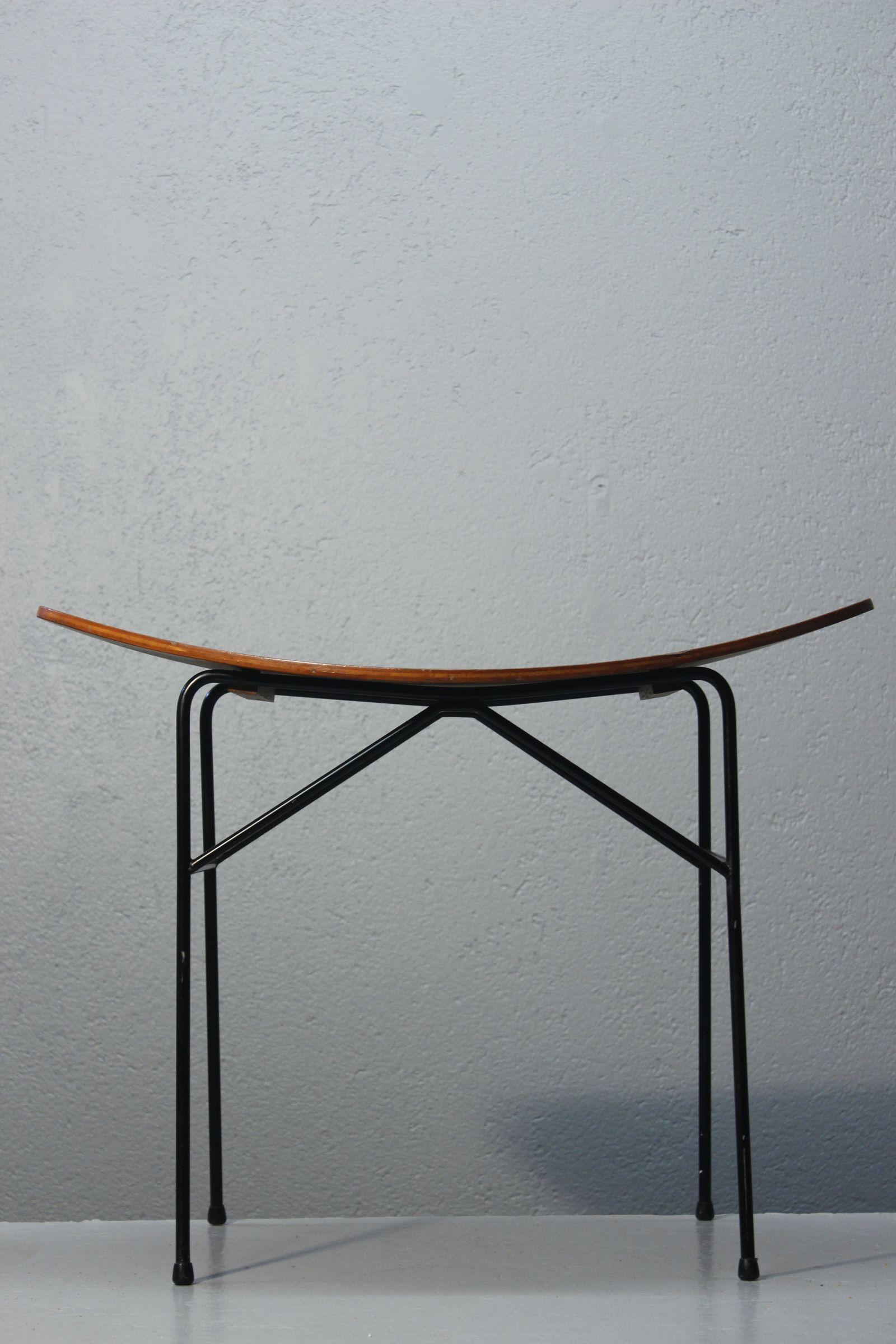 Stool circa 1950 in thermoformed plywood and painted metal by Mobili Pizzetti, Italy circa 1950. 

Very good condition, some traces of age. 