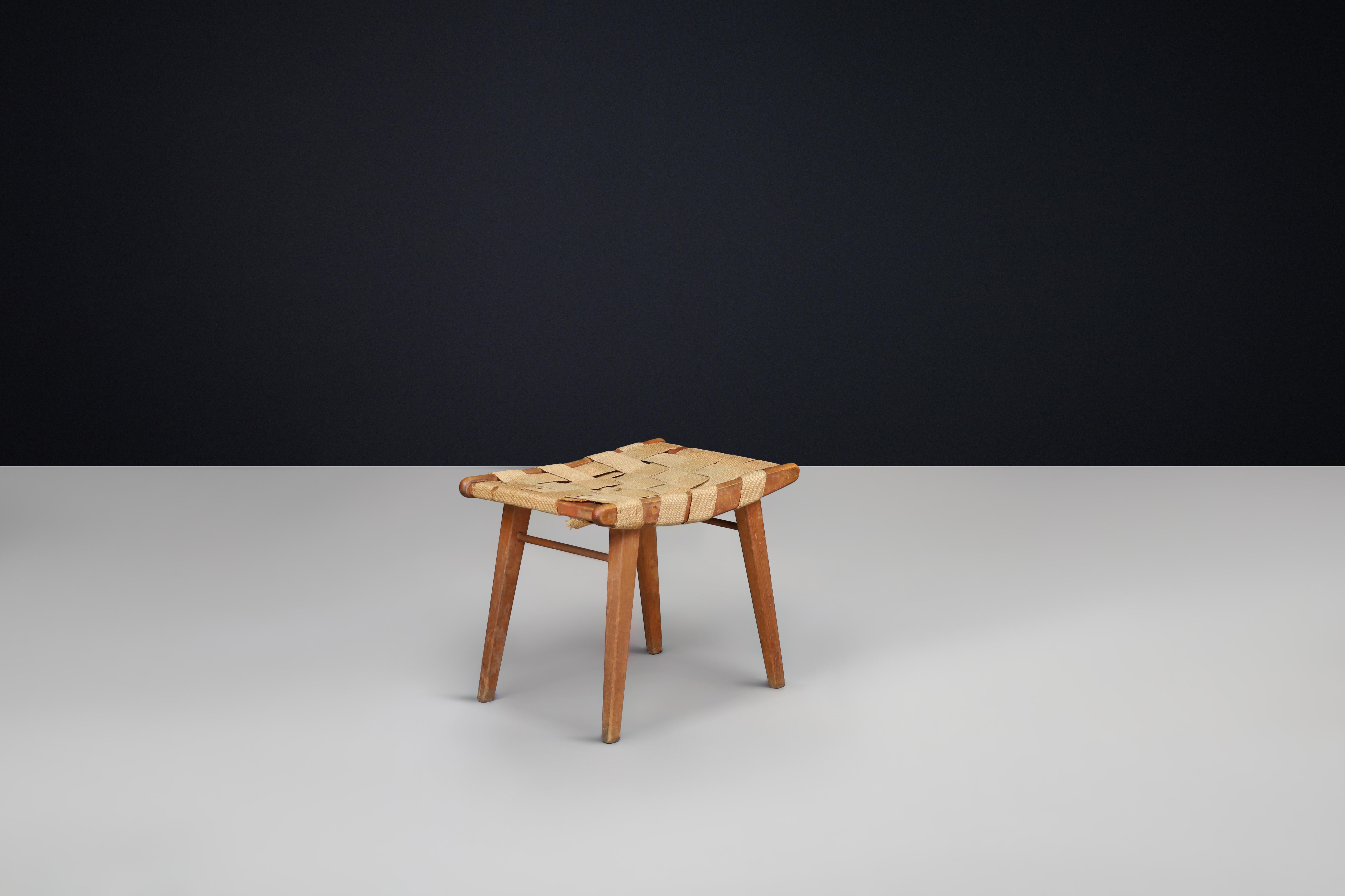Mid-Century Stool with Woven Jute Seat and Patinated Beech Wood Frame, France in vendita 3