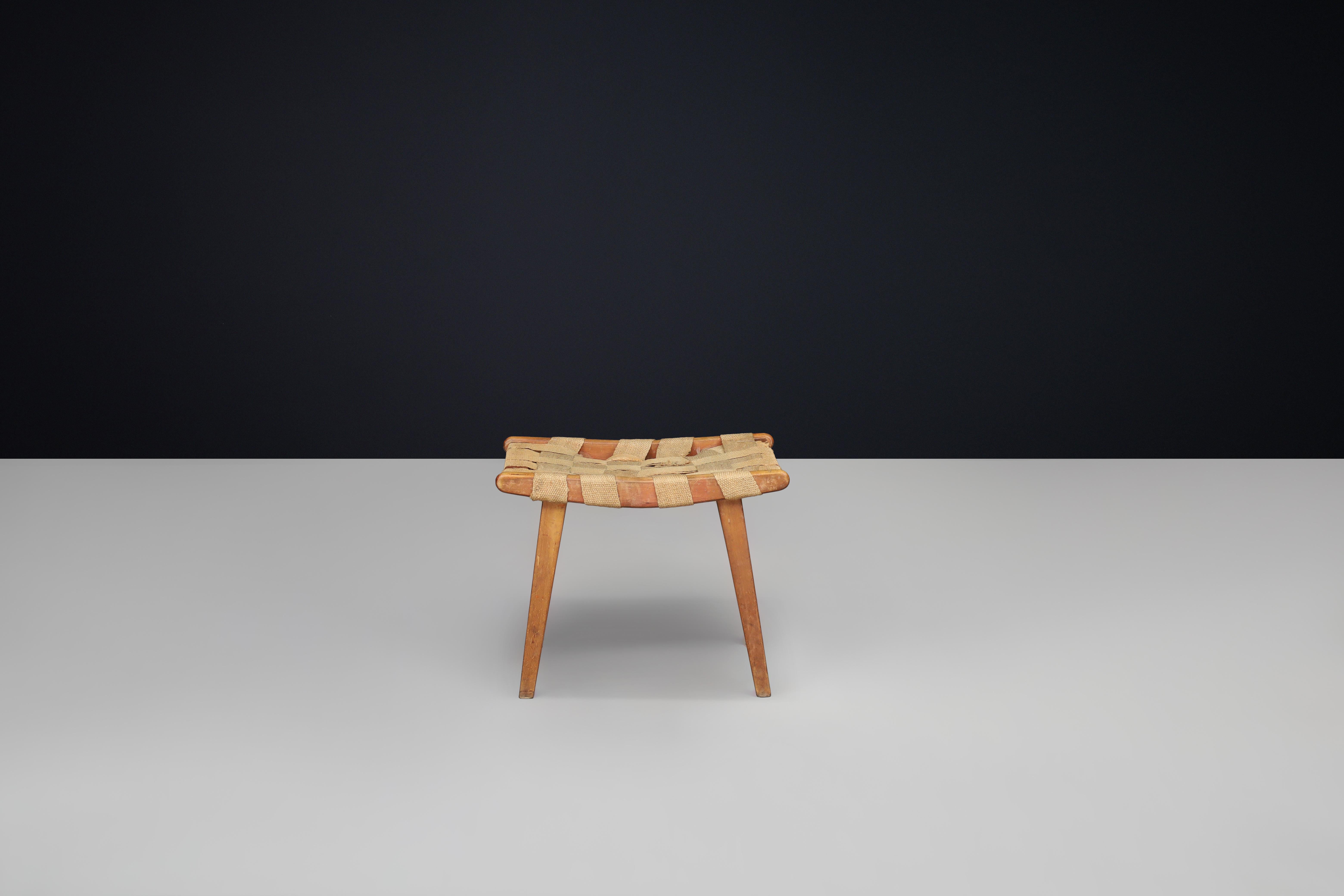 Mid-Century Stool with Woven Jute Seat and Patinated Beech Wood Frame, France in vendita 5