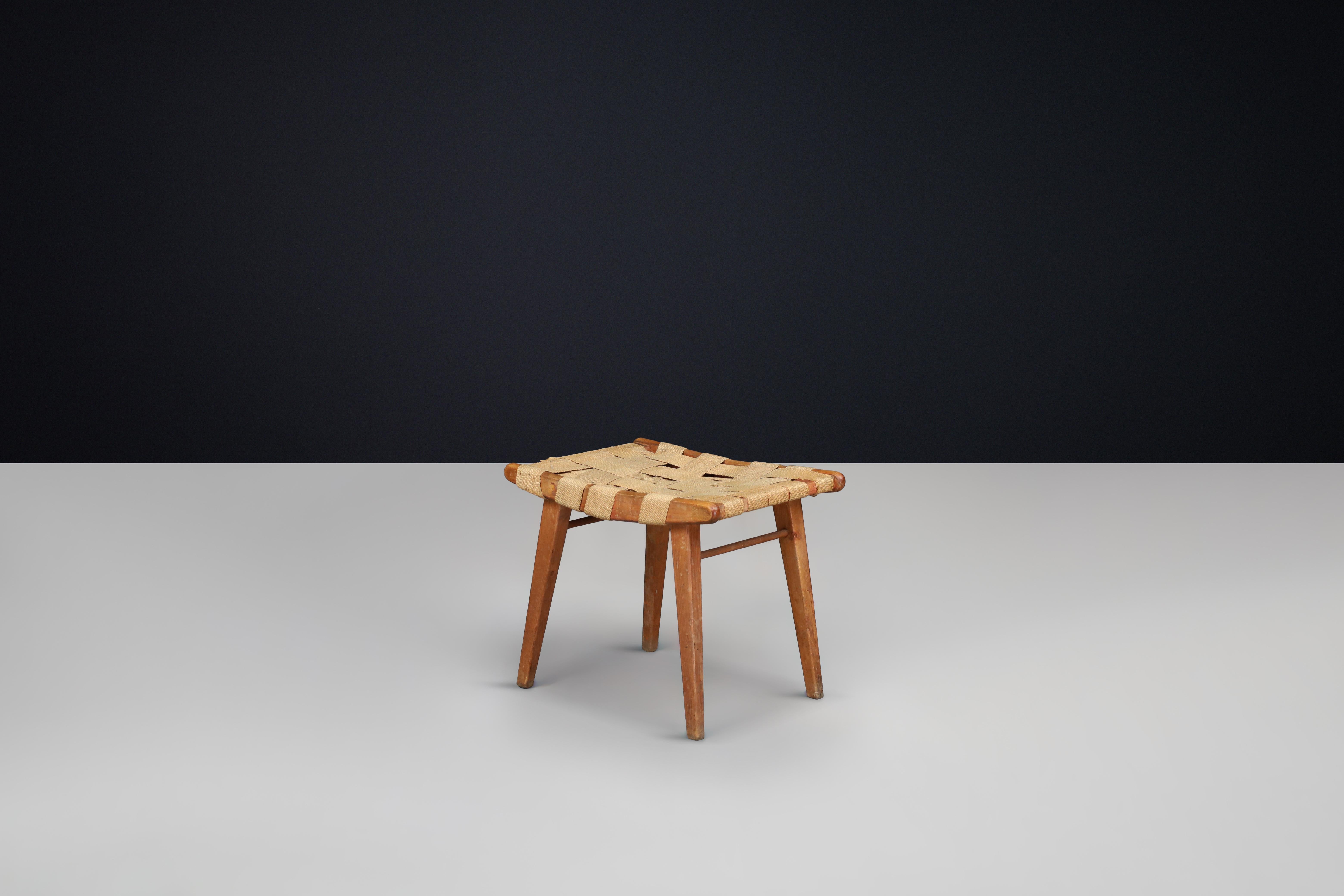 Mid-Century Stool with Woven Jute Seat and Patinated Beech Wood Frame, France in vendita 2