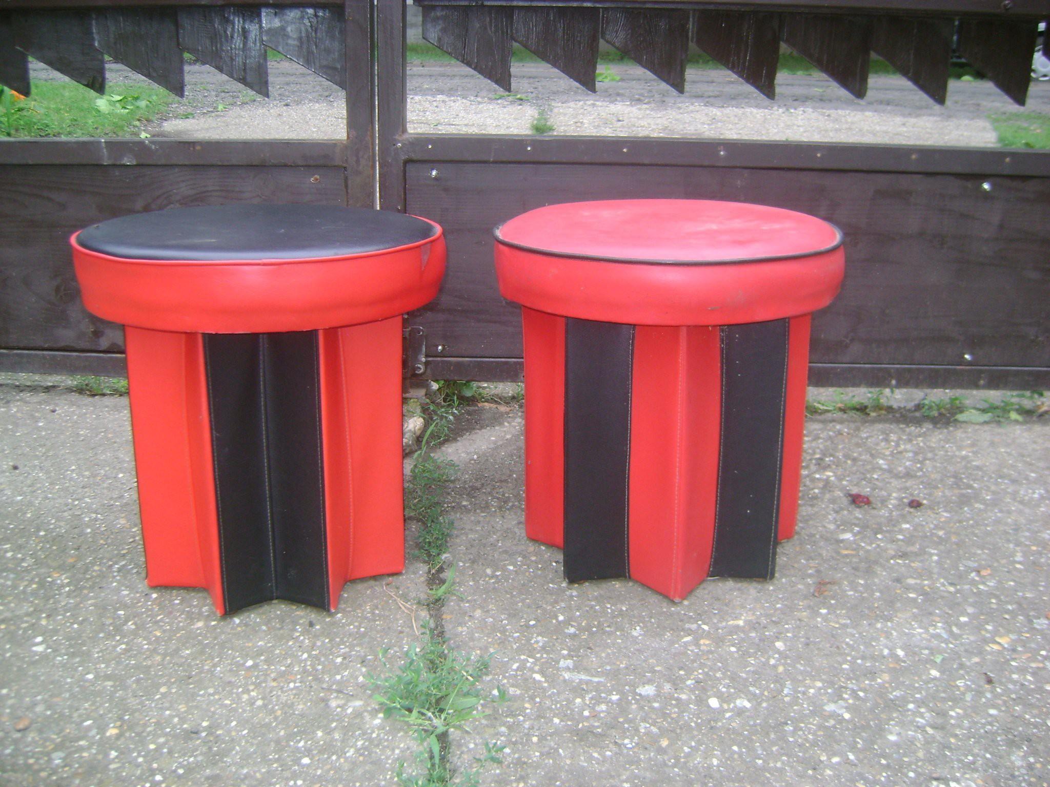 Stools from the turn of the 1950s and 1960s. Original red and black leatherette. Available 4 stool.
Star shape.
 
  