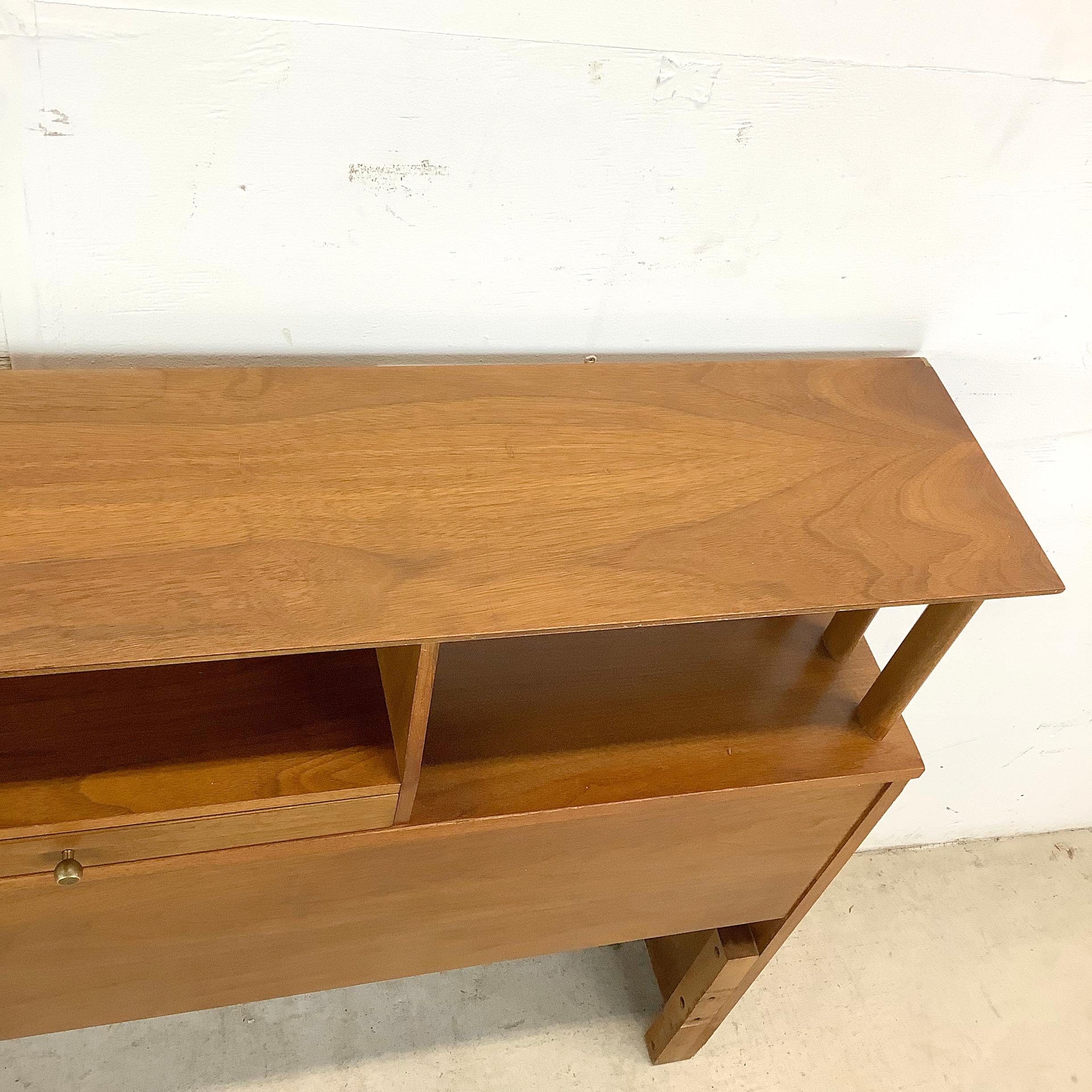 Mid-Century Storage Headboard- Full Size In Good Condition In Trenton, NJ