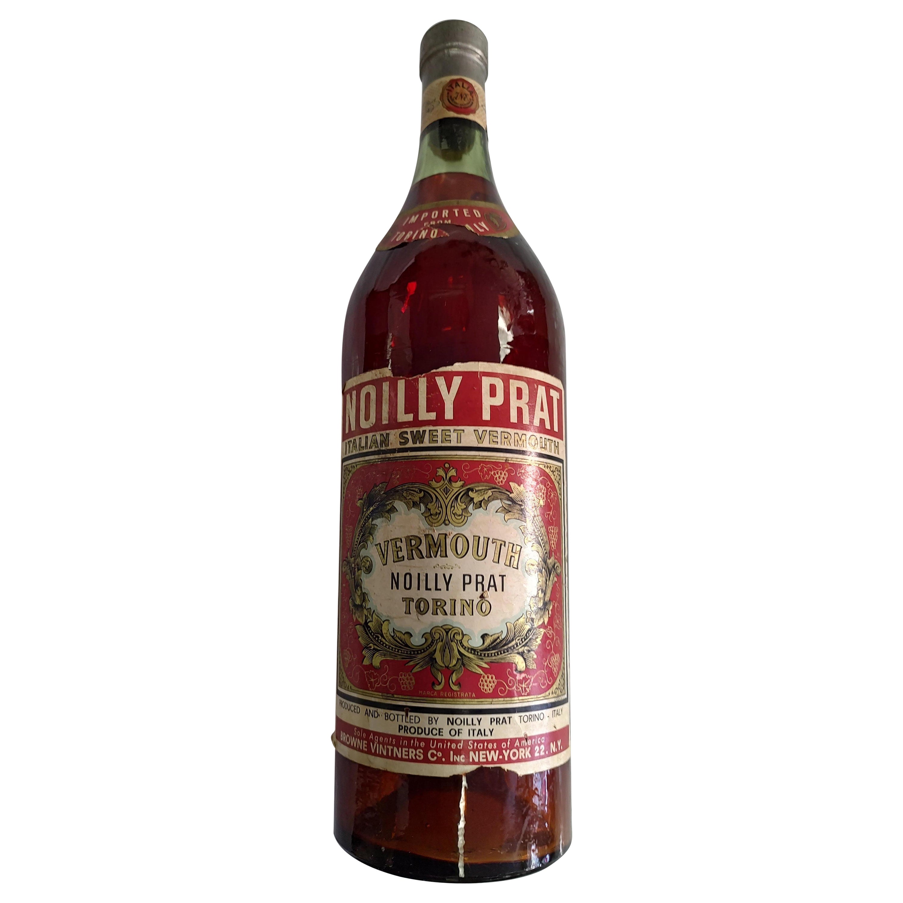 Escaparate de mediados de siglo Botella de cristal Noilly Prat Vermouth Licor mediados del siglo XX en venta