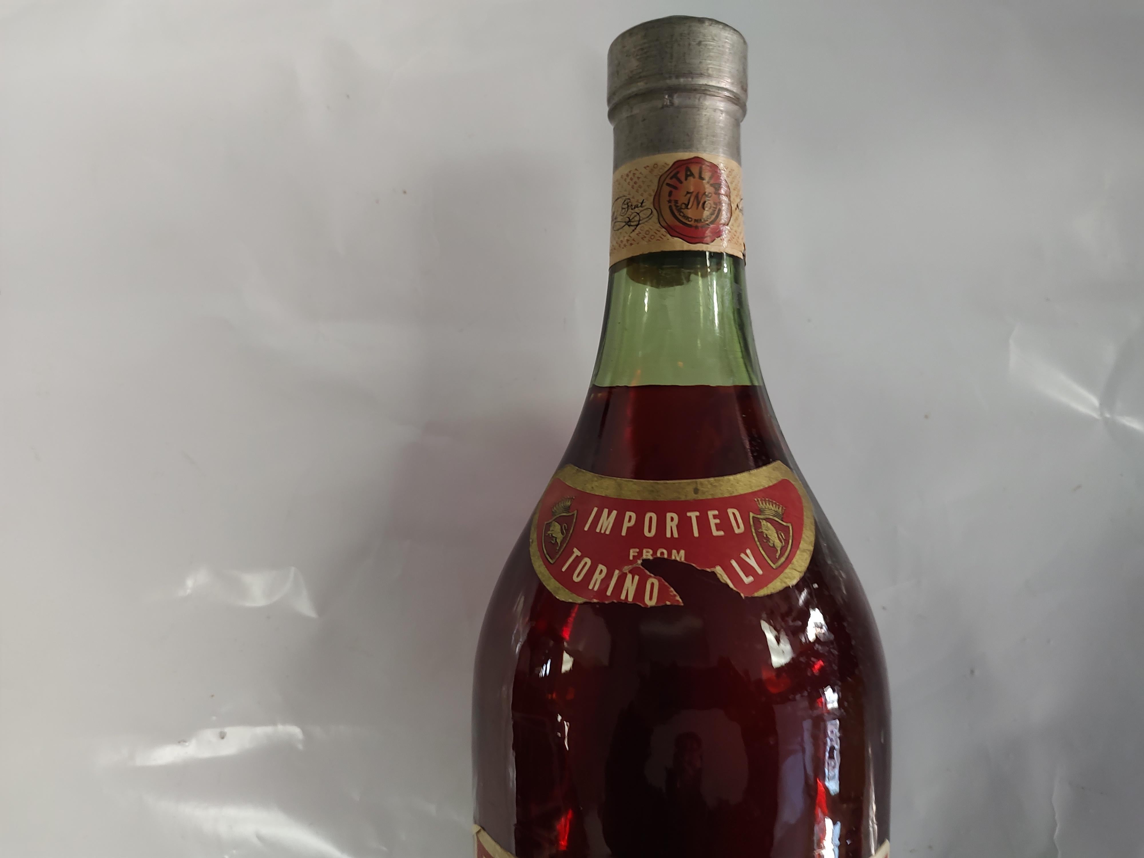 Bouteille de verre de vitrine de magasin du milieu du siècle Noilly Prat Vermouth  en vente 1