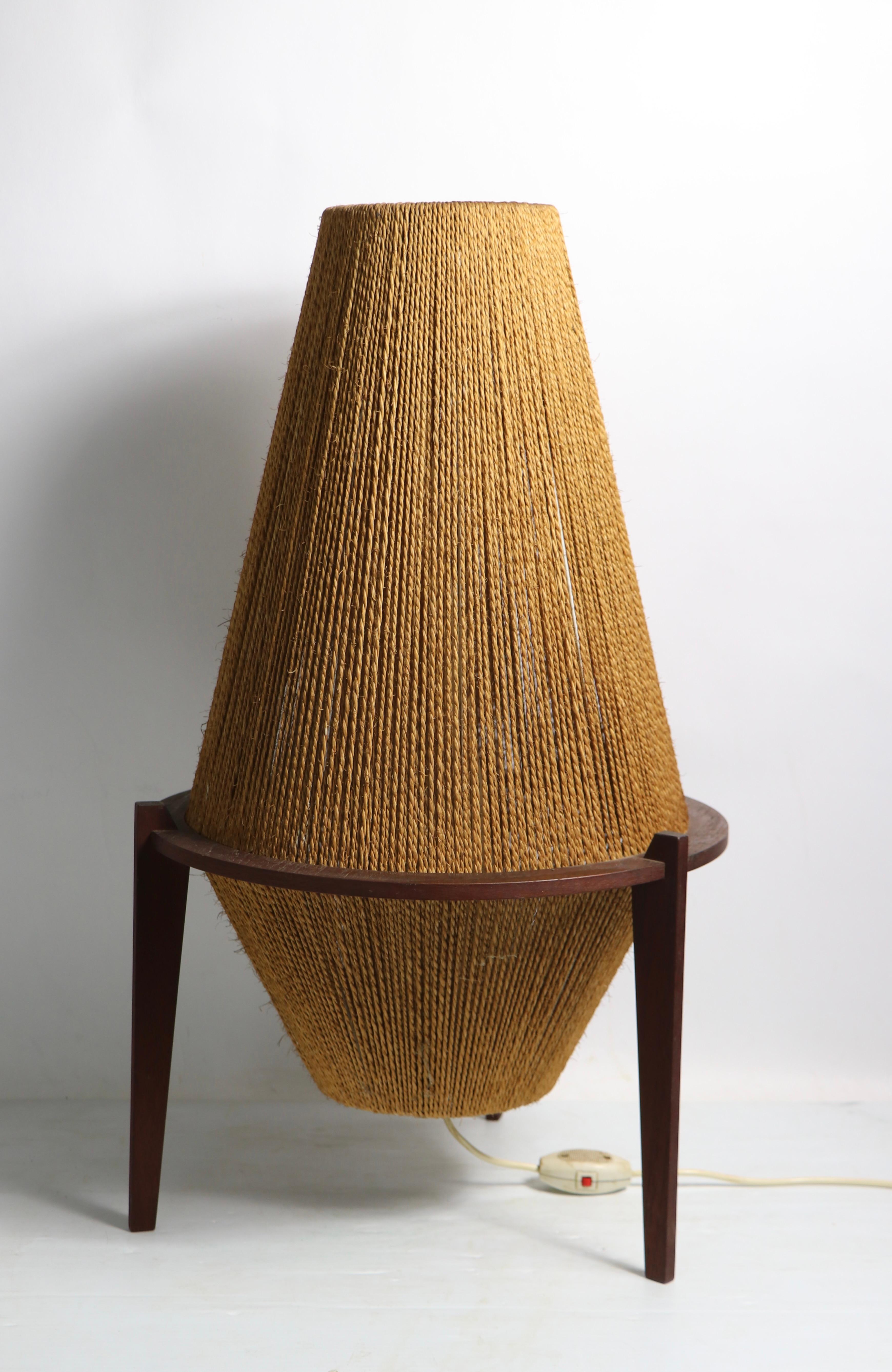 Hard to find example of Fog & Morup design, for IB Fabiasen - this chic architectural table lamp features a string ( jute ) exterior with a a solid teak base structure. The lamp is in excellent original, clean and working condition.